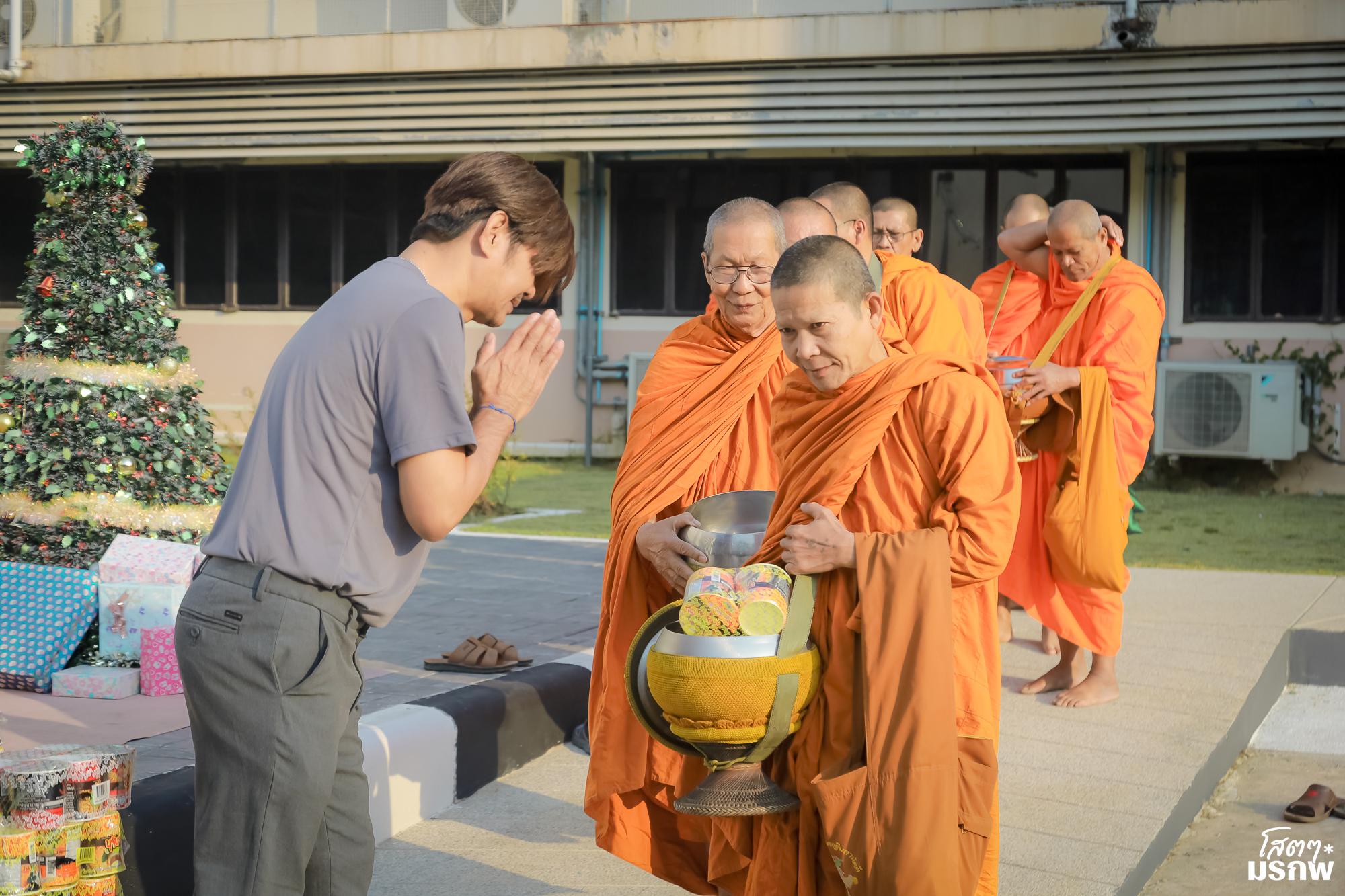 117. ทำบุญตักบาตรข้าวสารอาหารแห้ง เนื่องในวันขึ้นปีใหม่ ประจำปี 2569