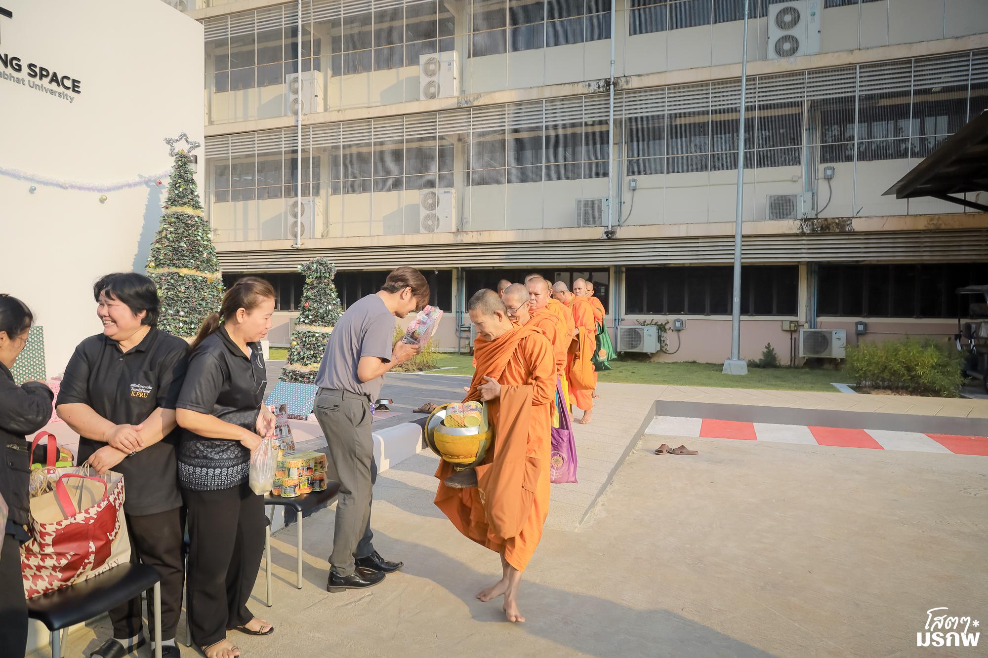 118. ทำบุญตักบาตรข้าวสารอาหารแห้ง เนื่องในวันขึ้นปีใหม่ ประจำปี 2569