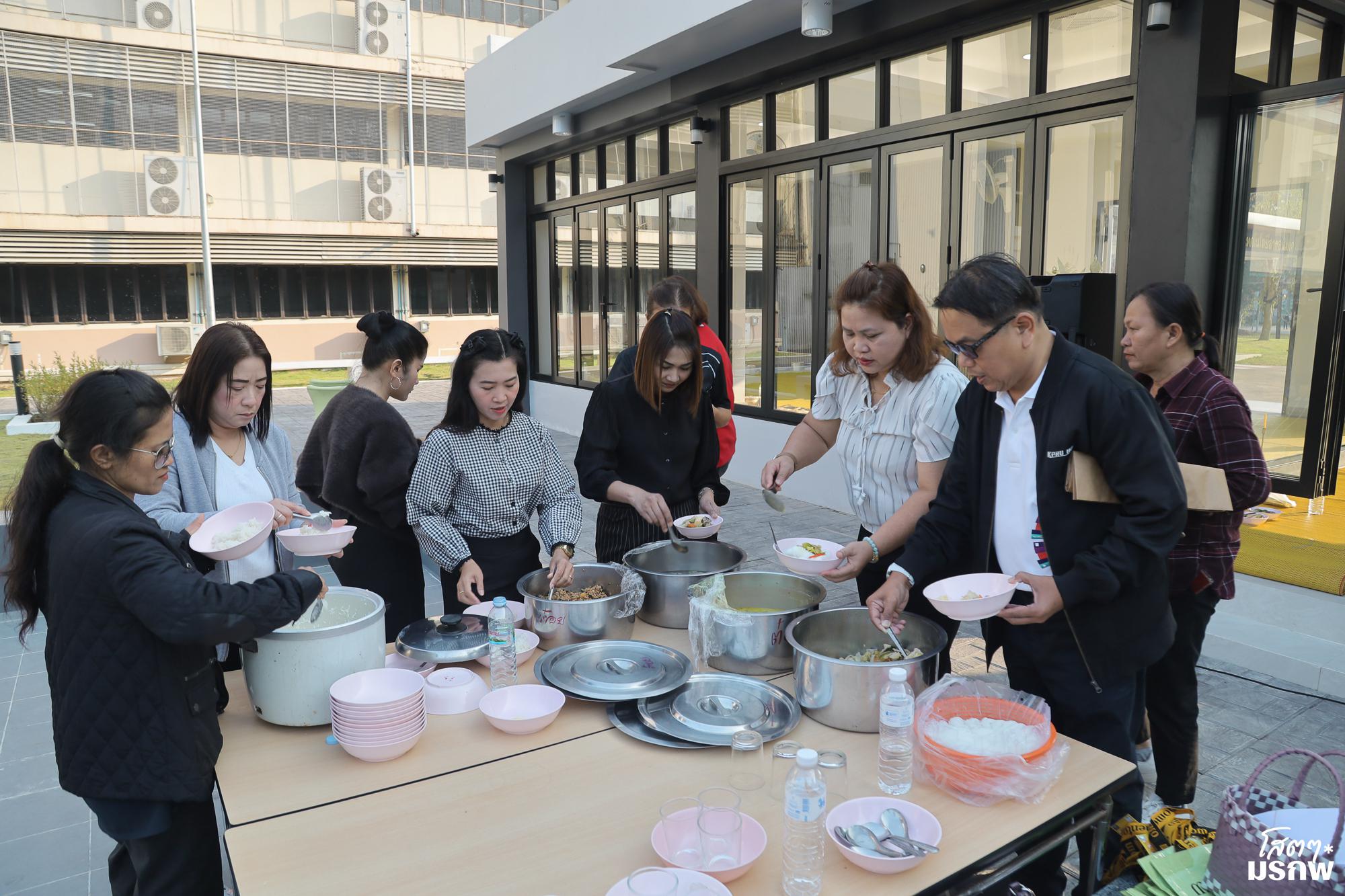 151. ทำบุญตักบาตรข้าวสารอาหารแห้ง เนื่องในวันขึ้นปีใหม่ ประจำปี 2569