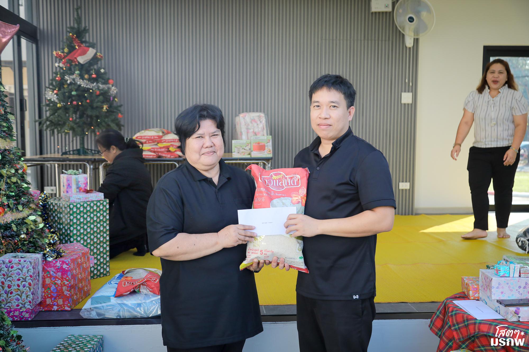 194. ทำบุญตักบาตรข้าวสารอาหารแห้ง เนื่องในวันขึ้นปีใหม่ ประจำปี 2569