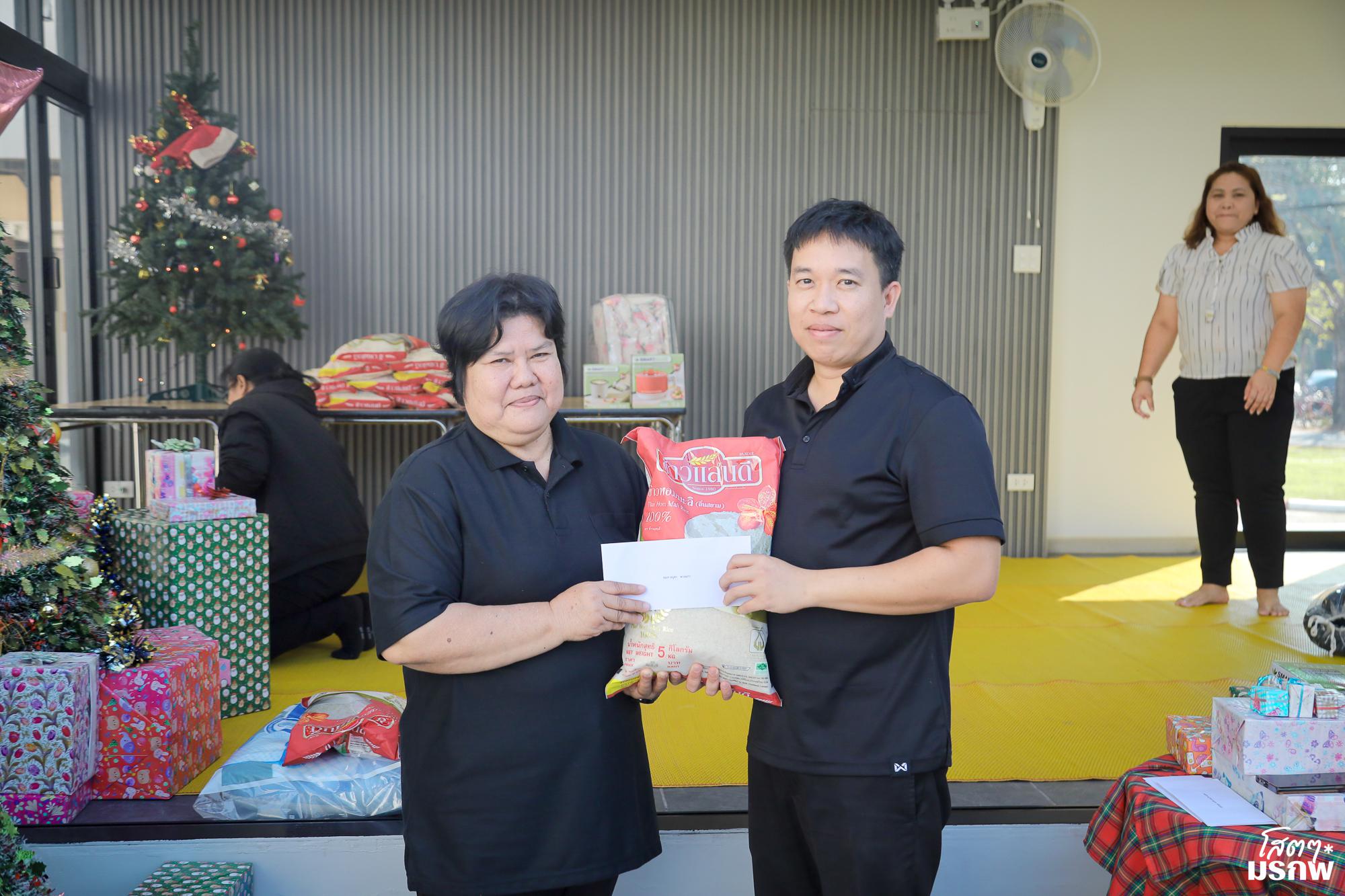 195. ทำบุญตักบาตรข้าวสารอาหารแห้ง เนื่องในวันขึ้นปีใหม่ ประจำปี 2569