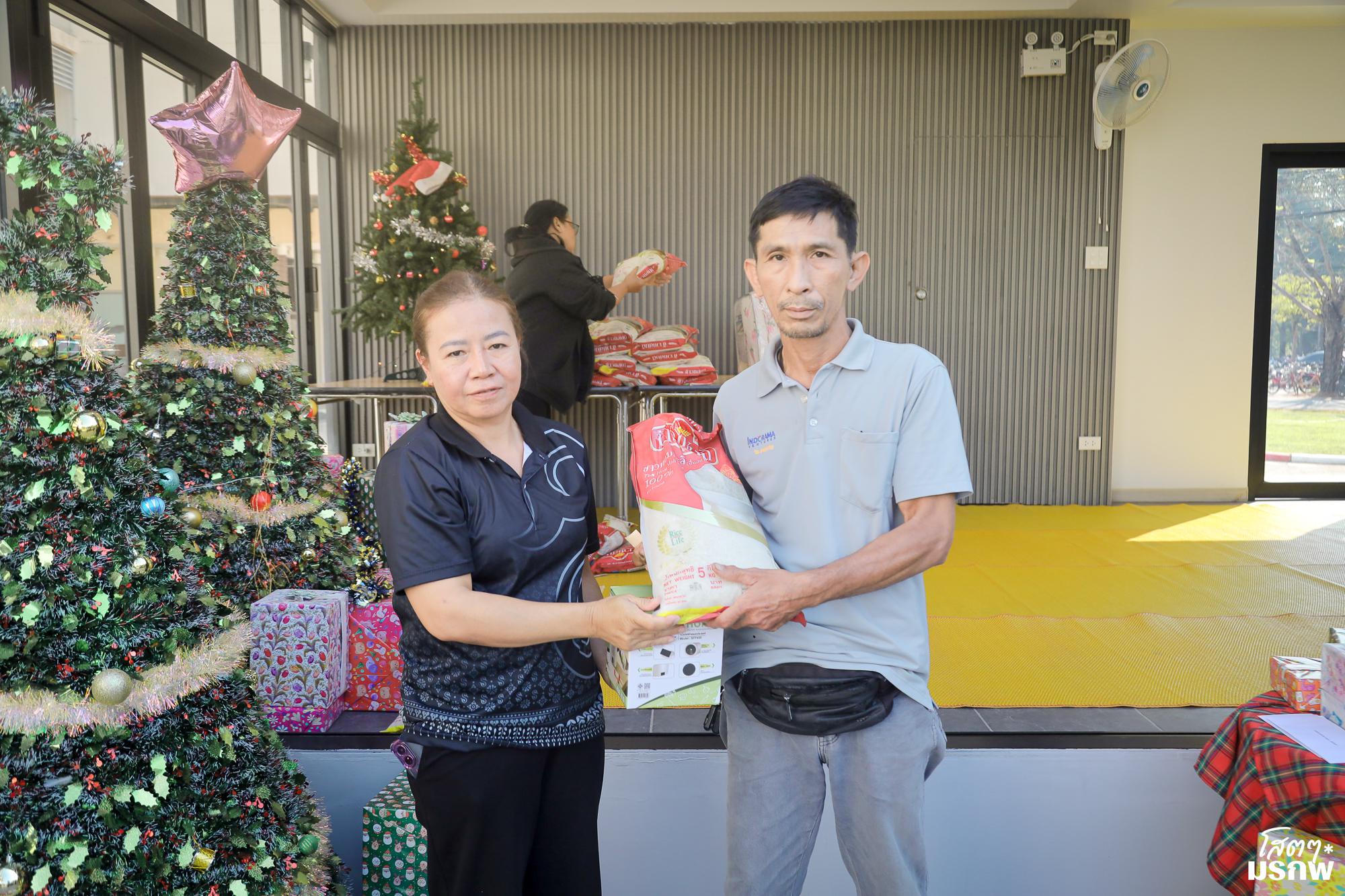 200. ทำบุญตักบาตรข้าวสารอาหารแห้ง เนื่องในวันขึ้นปีใหม่ ประจำปี 2569