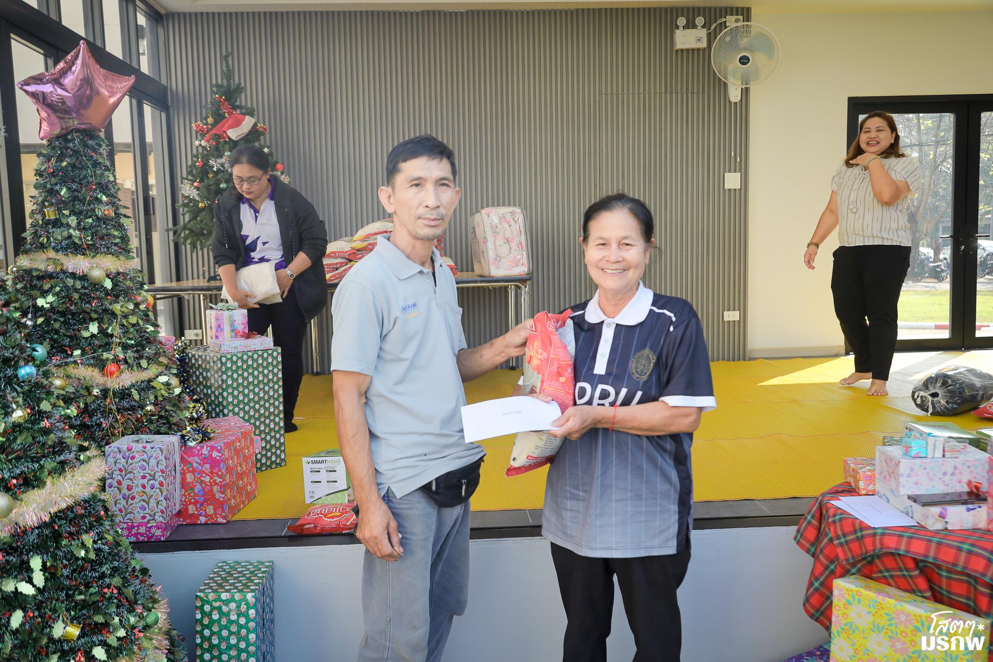 201. ทำบุญตักบาตรข้าวสารอาหารแห้ง เนื่องในวันขึ้นปีใหม่ ประจำปี 2569