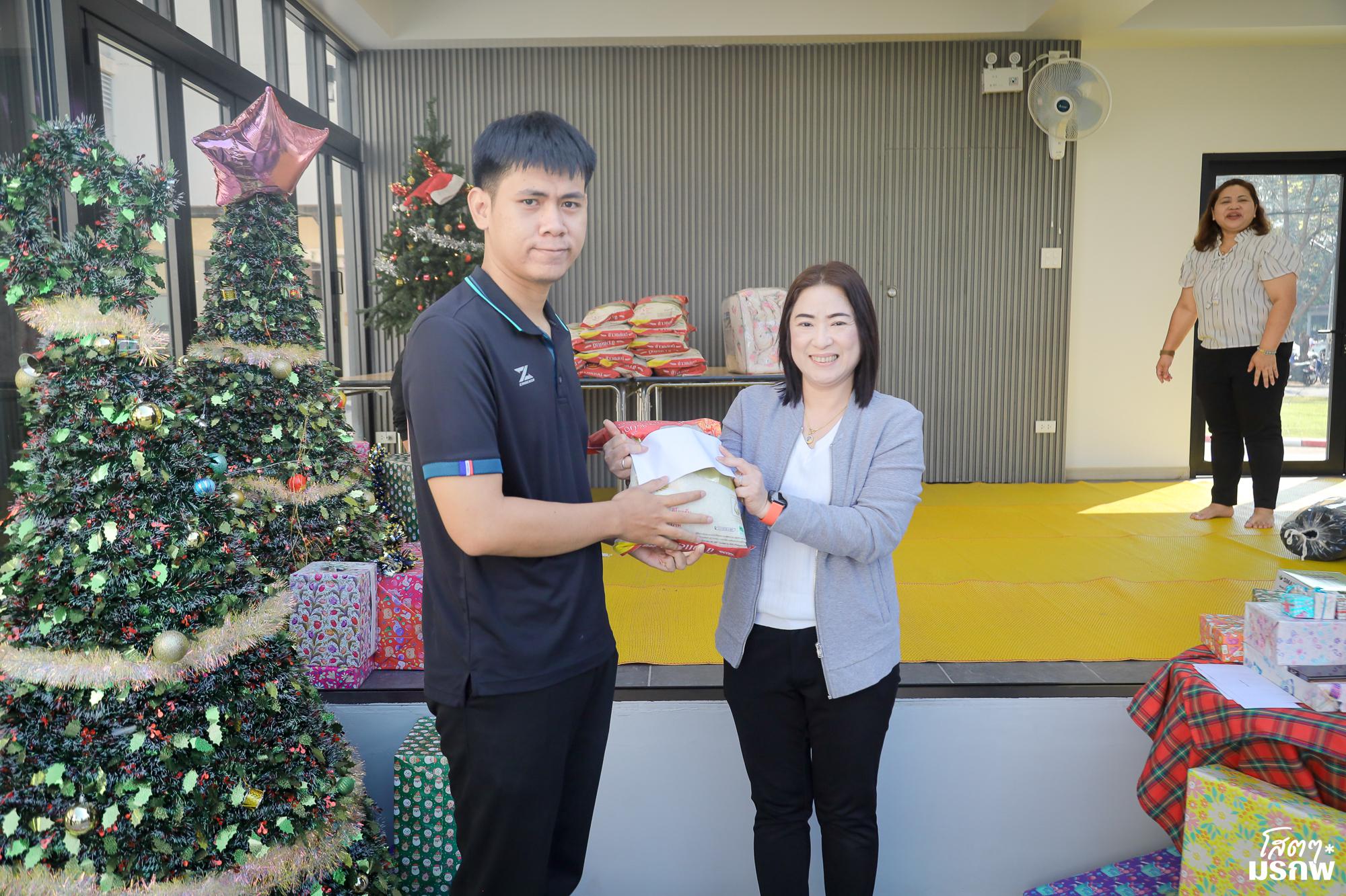 204. ทำบุญตักบาตรข้าวสารอาหารแห้ง เนื่องในวันขึ้นปีใหม่ ประจำปี 2569