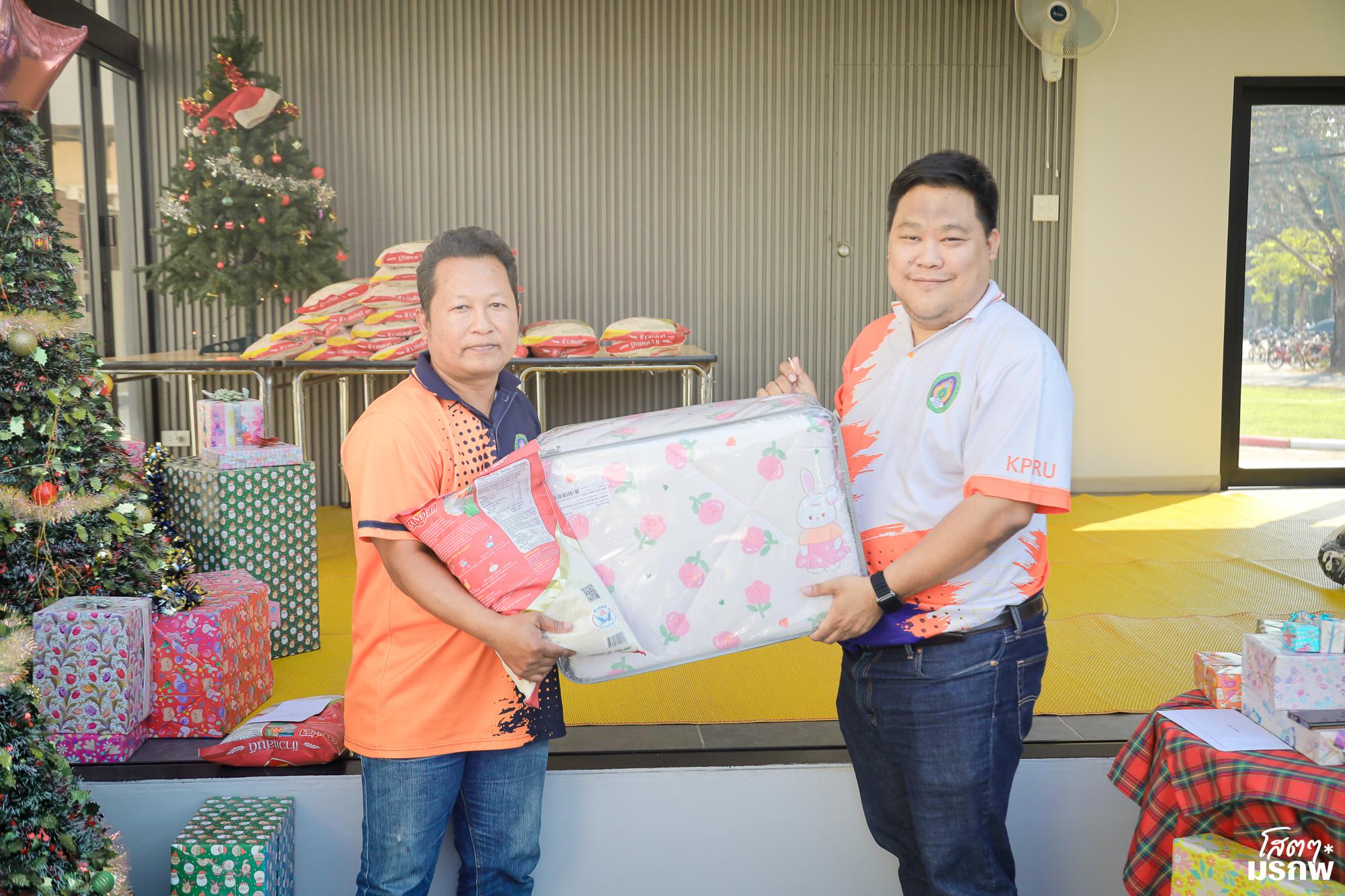 212. ทำบุญตักบาตรข้าวสารอาหารแห้ง เนื่องในวันขึ้นปีใหม่ ประจำปี 2569