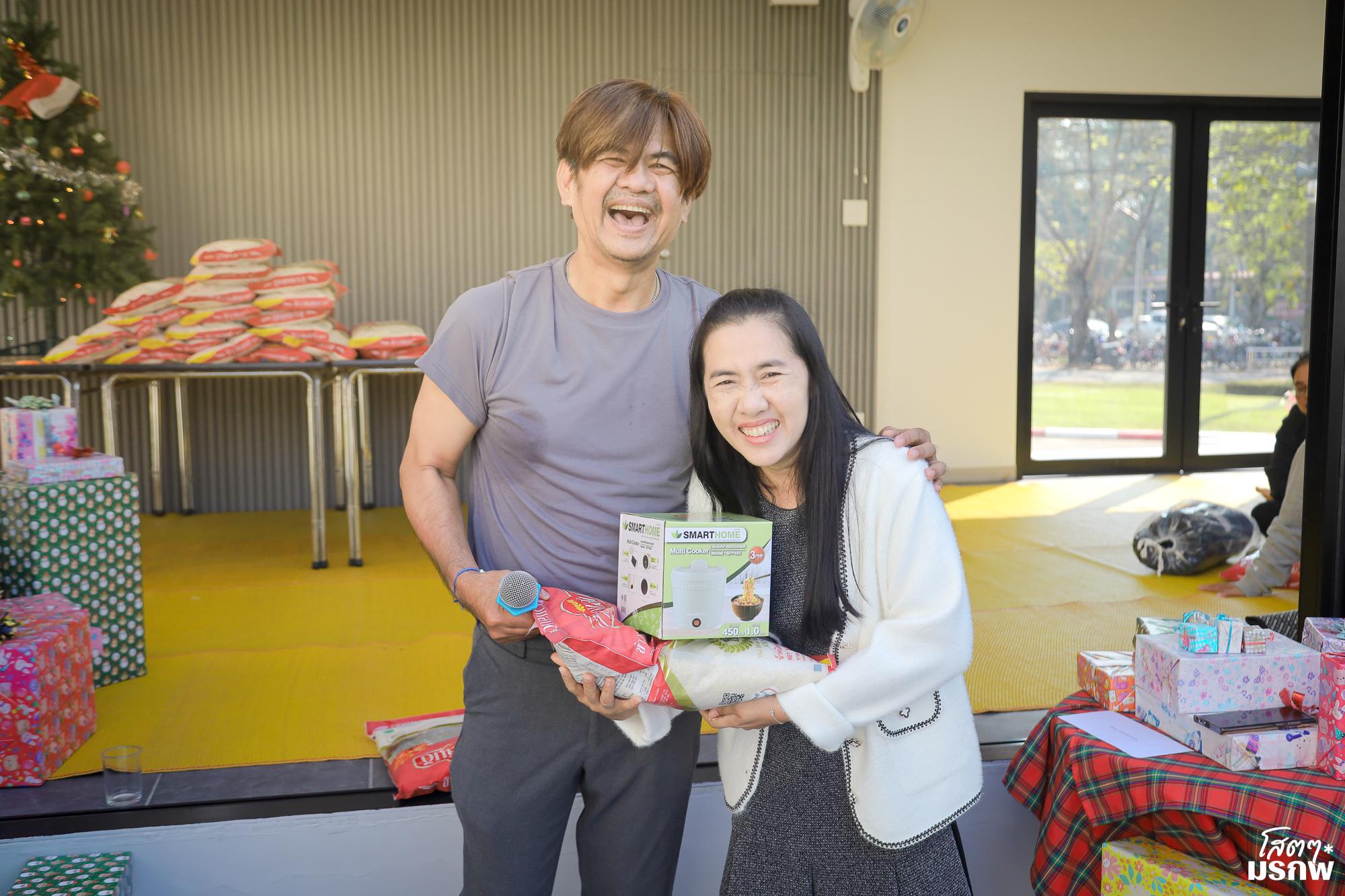 215. ทำบุญตักบาตรข้าวสารอาหารแห้ง เนื่องในวันขึ้นปีใหม่ ประจำปี 2569