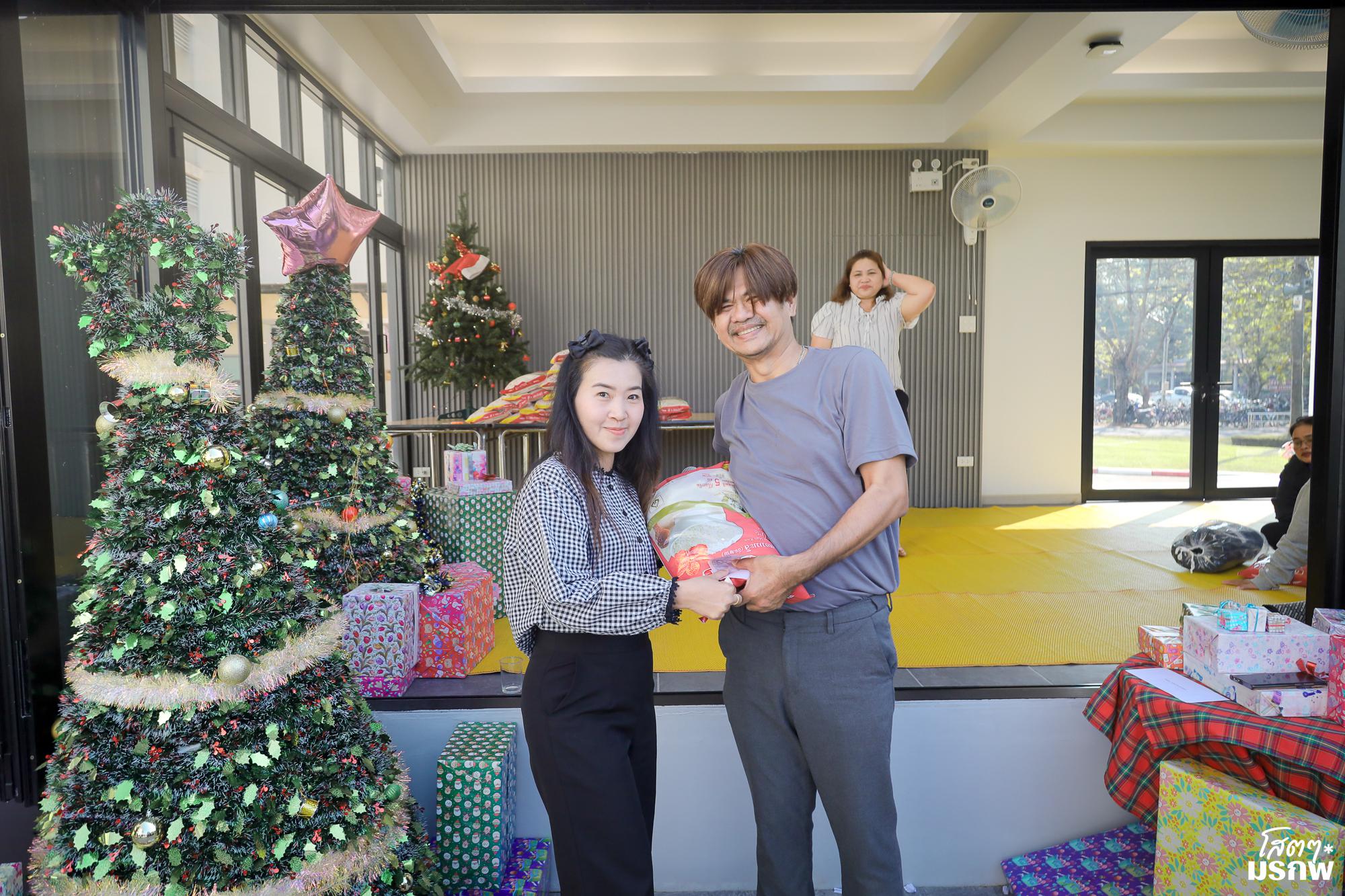 216. ทำบุญตักบาตรข้าวสารอาหารแห้ง เนื่องในวันขึ้นปีใหม่ ประจำปี 2569