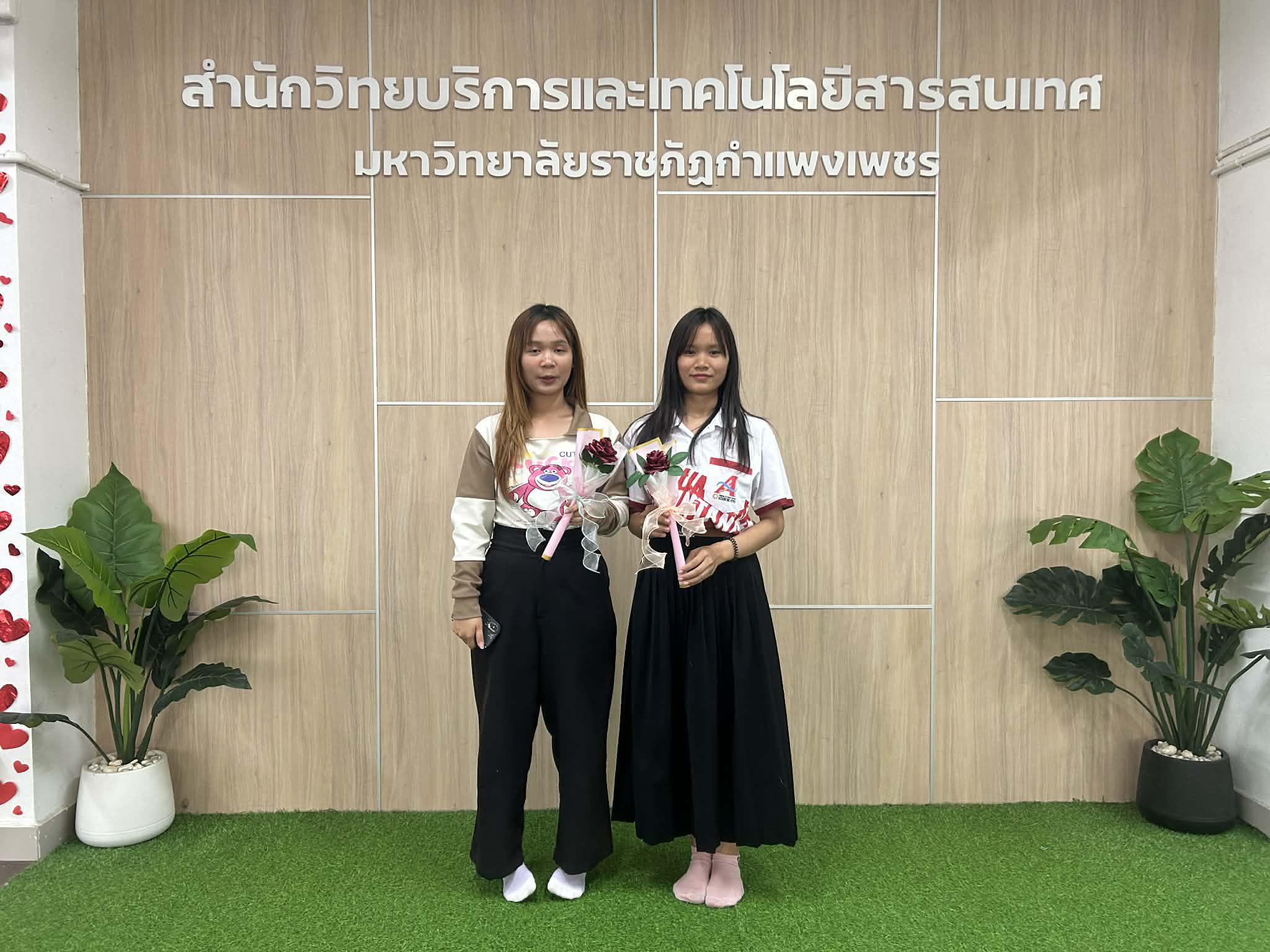 1. กิจกรรมประดิษฐ์ช่อดอกกุหลาบ มอบแด่คนที่คุณรักในเทศกาลวันวาเลนไทน์