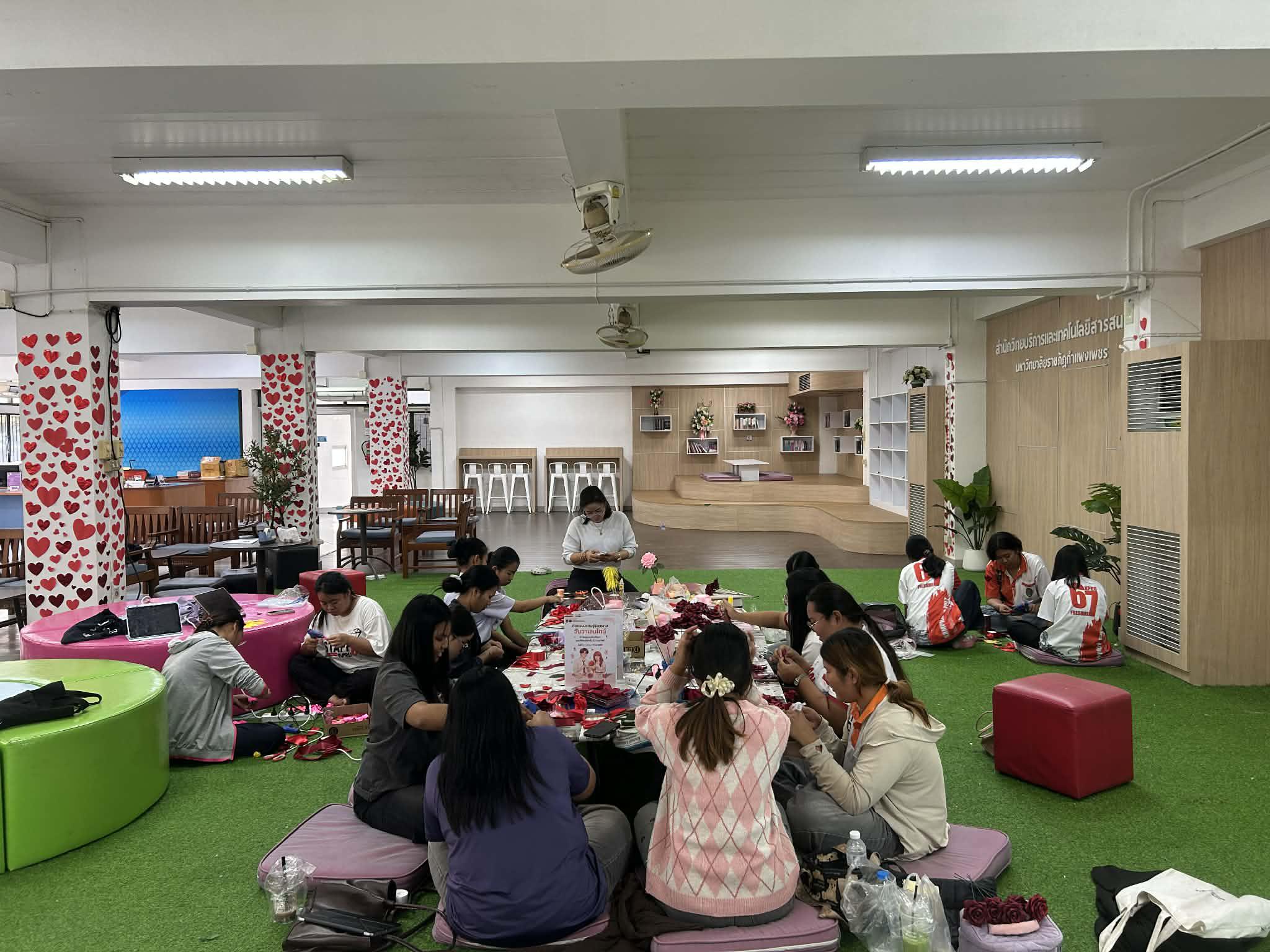 15. กิจกรรมประดิษฐ์ช่อดอกกุหลาบ มอบแด่คนที่คุณรักในเทศกาลวันวาเลนไทน์