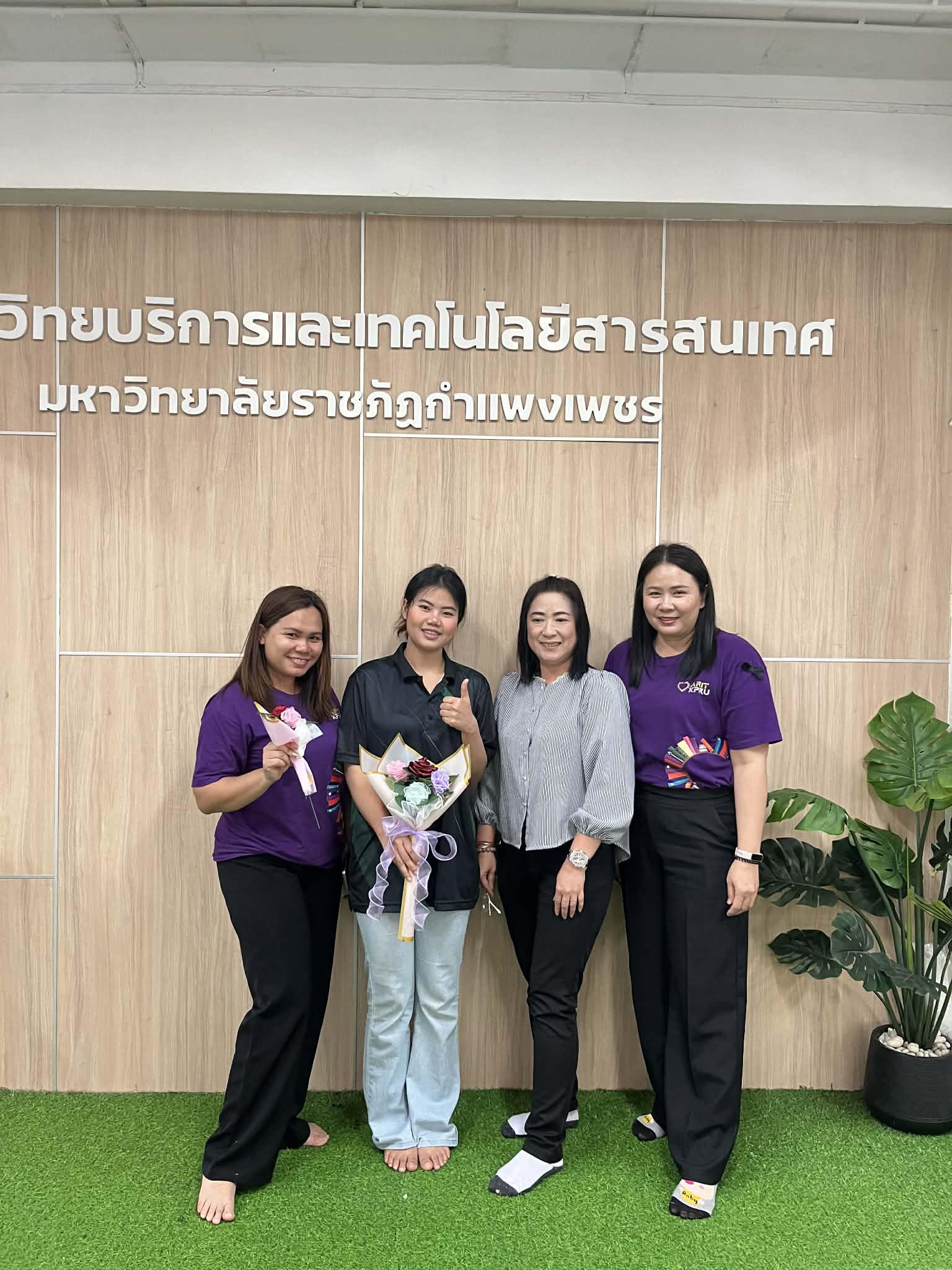 กิจกรรมประดิษฐ์ช่อดอกกุหลาบ มอบแด่คนที่คุณรักในเทศกาลวันวาเลนไทน์