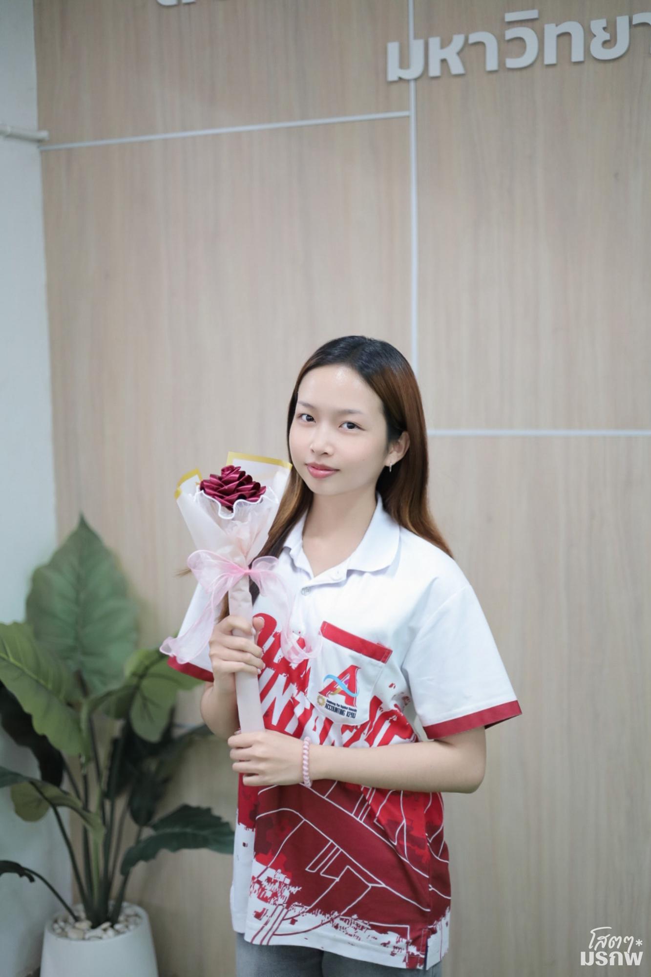 52. กิจกรรมประดิษฐ์ช่อดอกกุหลาบ มอบแด่คนที่คุณรักในเทศกาลวันวาเลนไทน์