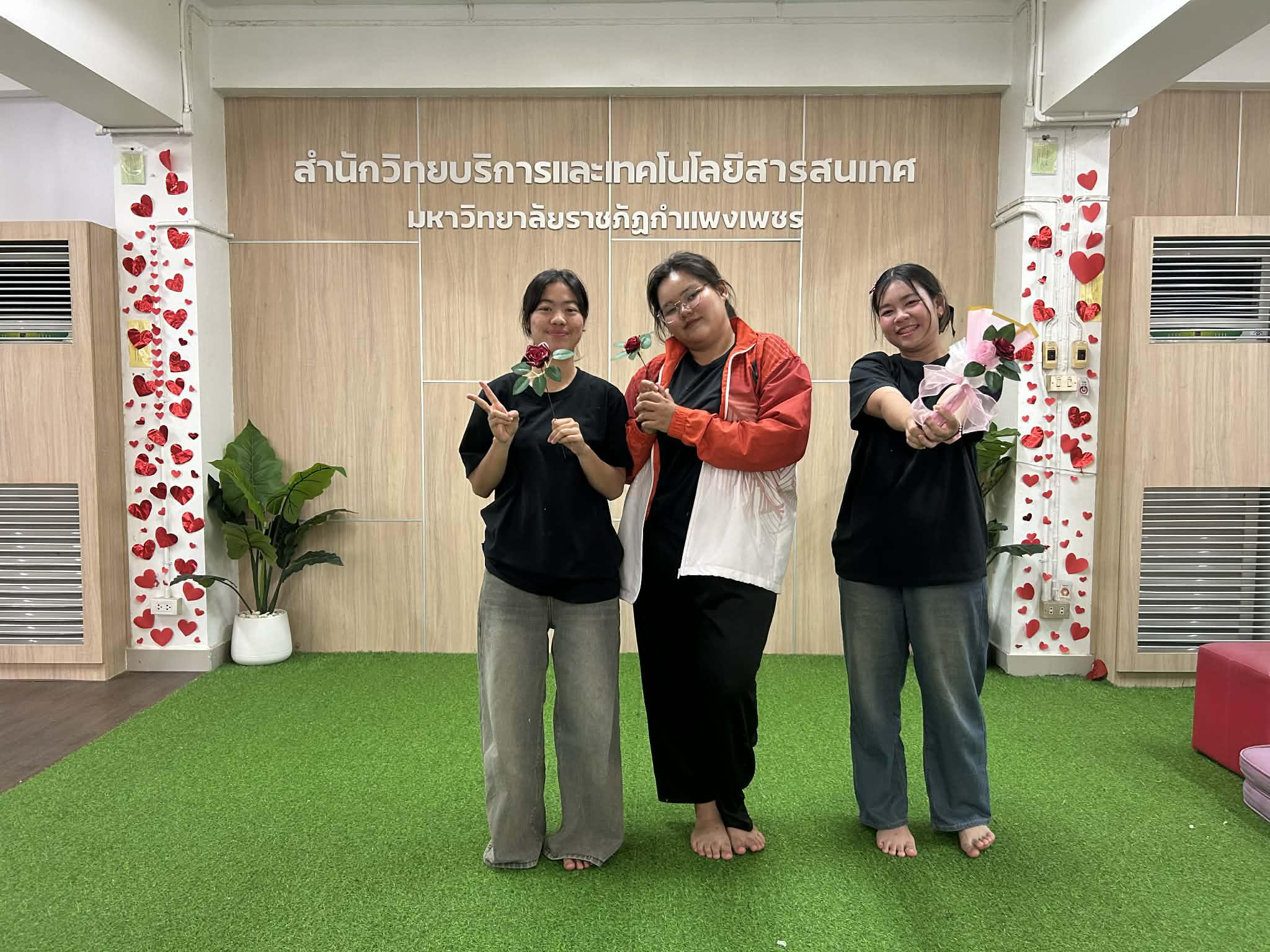 81. กิจกรรมประดิษฐ์ช่อดอกกุหลาบ มอบแด่คนที่คุณรักในเทศกาลวันวาเลนไทน์