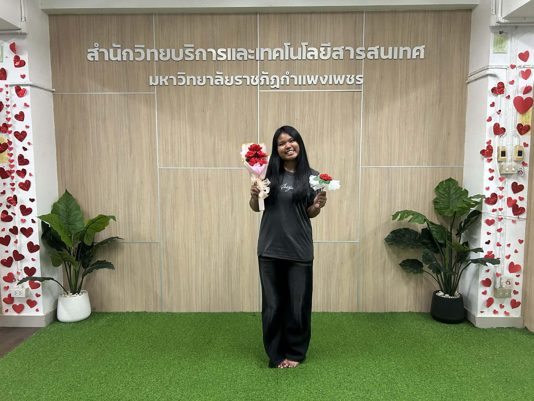 84. กิจกรรมประดิษฐ์ช่อดอกกุหลาบ มอบแด่คนที่คุณรักในเทศกาลวันวาเลนไทน์