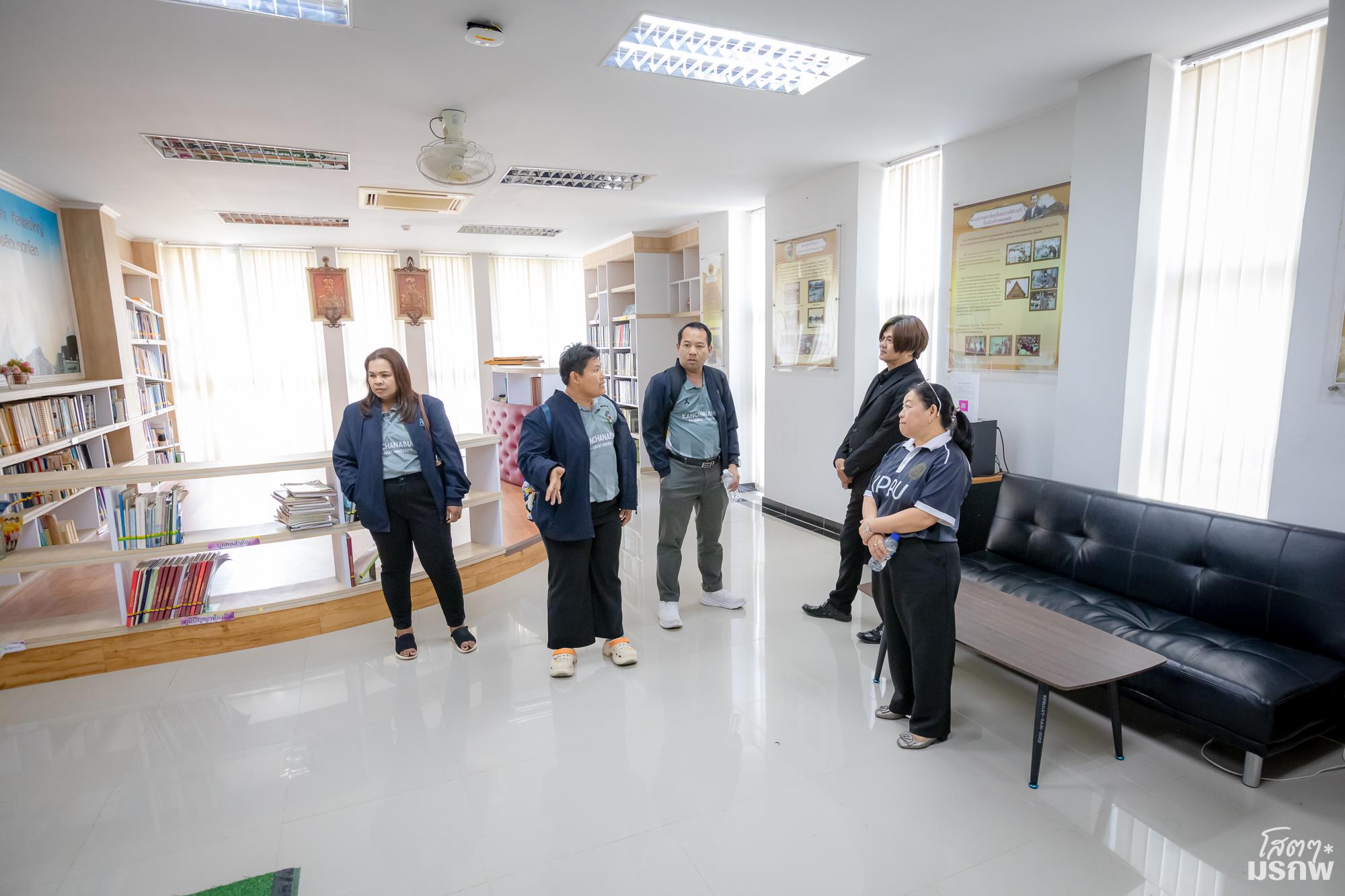 16. ต้อนรับคณะศึกษาดูงานสำนักวิทยบริการและเทคโนโลยีสารสนเทศ มหาวิทยาลัยราชภัฏกาญจนบุรี