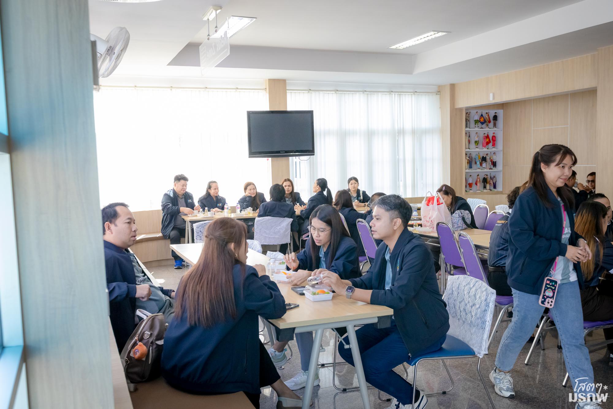 45. ต้อนรับคณะศึกษาดูงานสำนักวิทยบริการและเทคโนโลยีสารสนเทศ มหาวิทยาลัยราชภัฏกาญจนบุรี