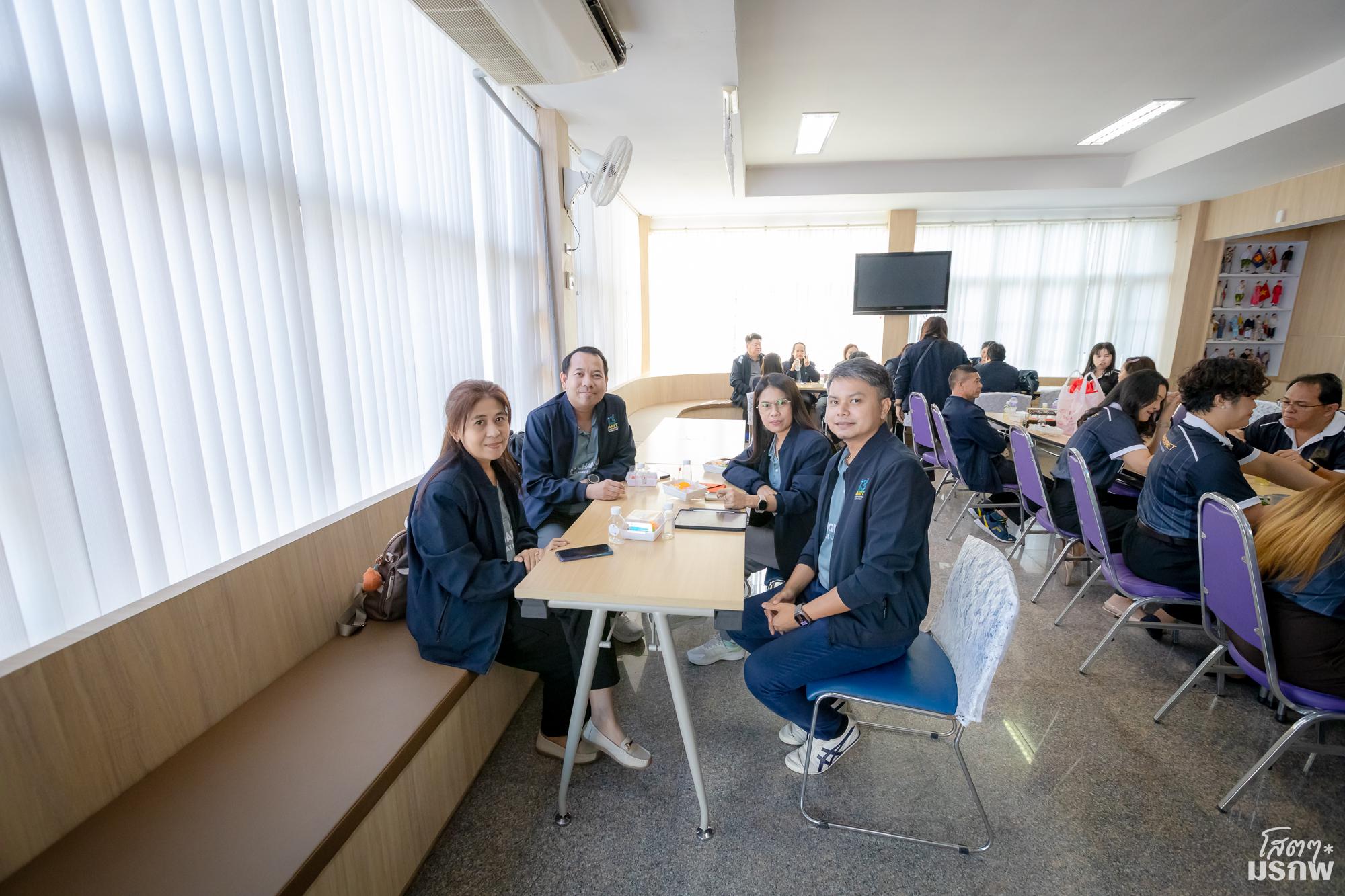 74. ต้อนรับคณะศึกษาดูงานสำนักวิทยบริการและเทคโนโลยีสารสนเทศ มหาวิทยาลัยราชภัฏกาญจนบุรี