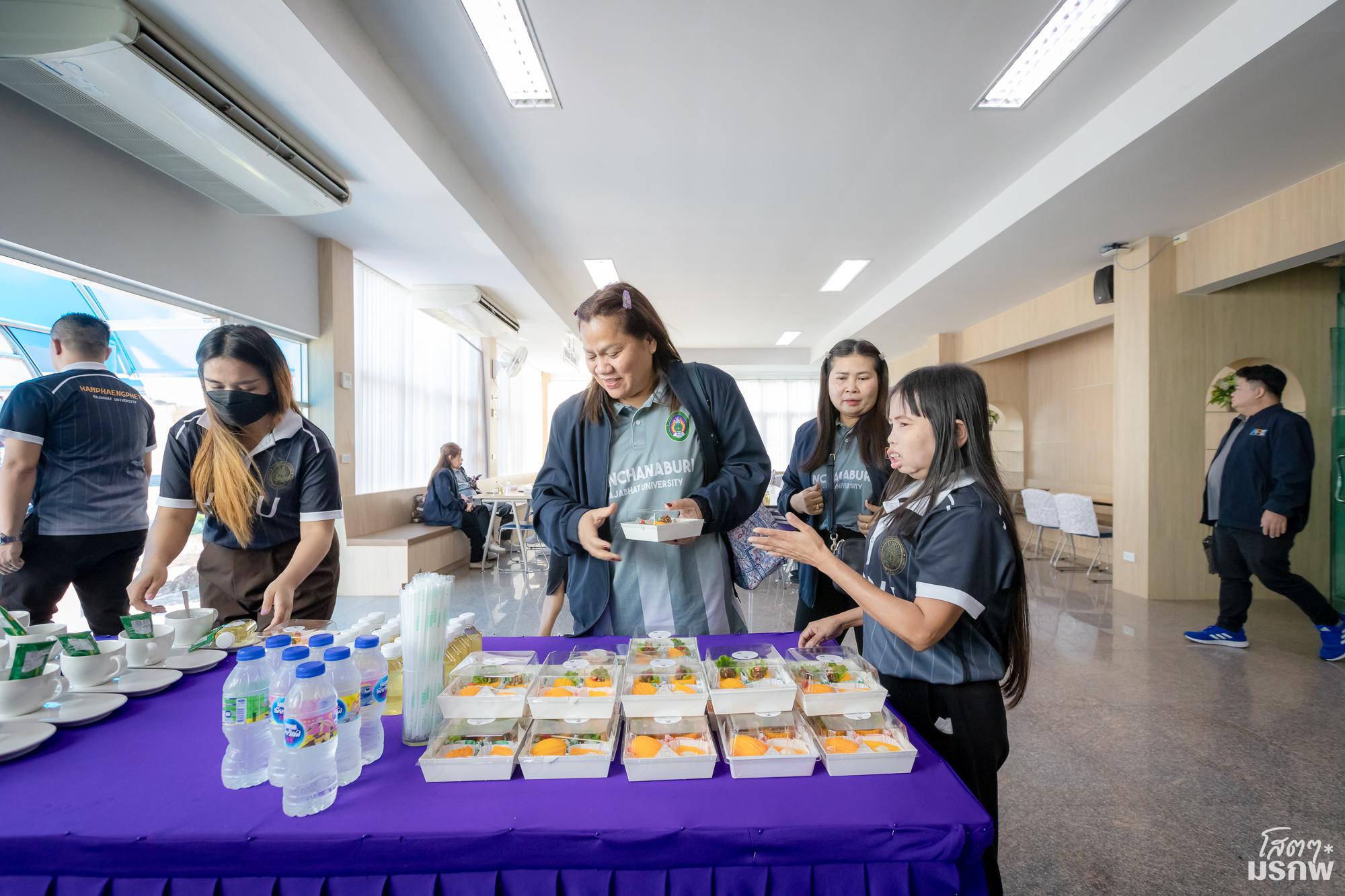 79. ต้อนรับคณะศึกษาดูงานสำนักวิทยบริการและเทคโนโลยีสารสนเทศ มหาวิทยาลัยราชภัฏกาญจนบุรี