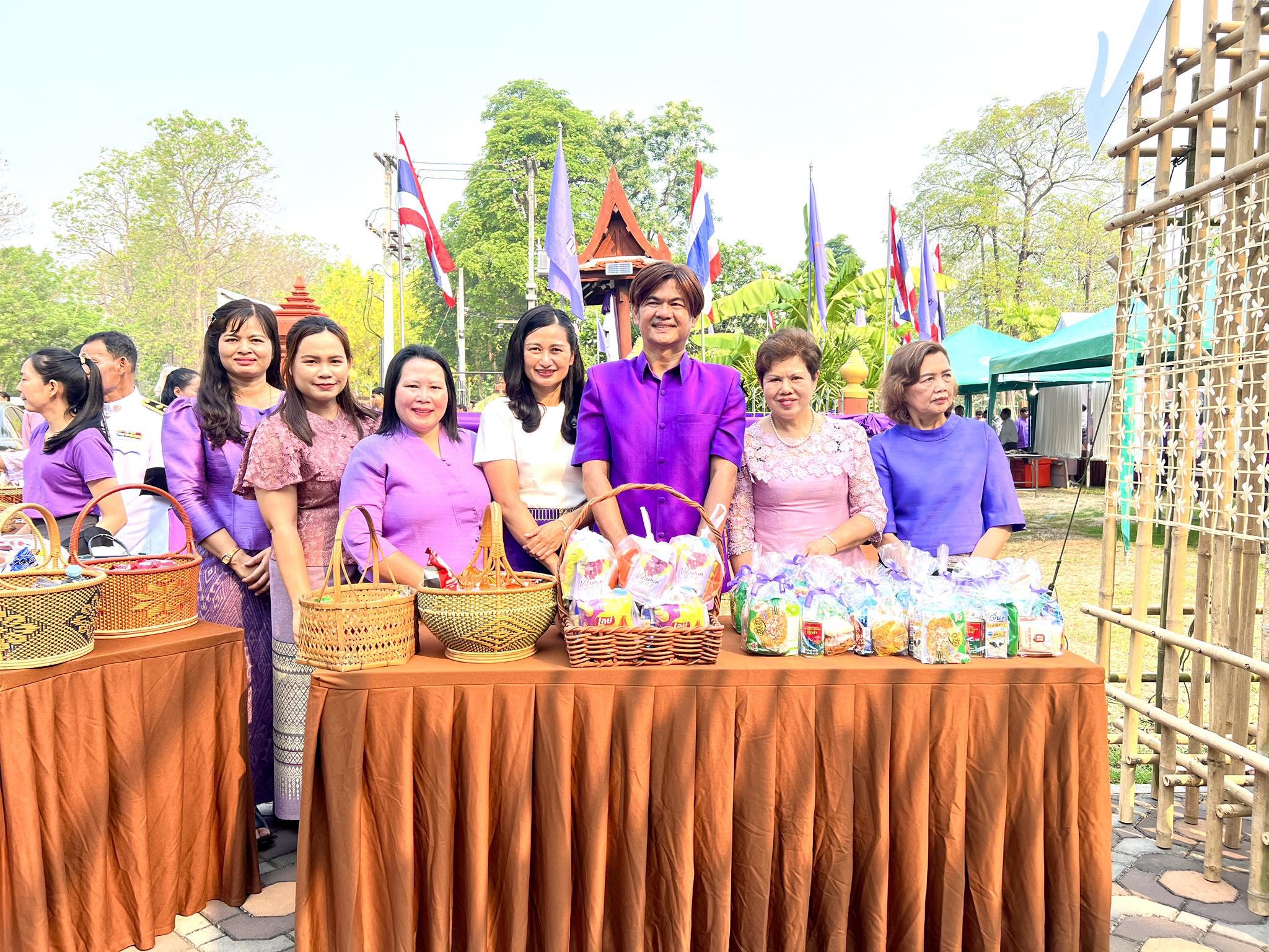 2. พิธีบำเพ็ญกุศลทำบุญตักบาตรเพื่อถวายเป็นพระราชกุศลและถวายพระพรชัยมงคลฯ