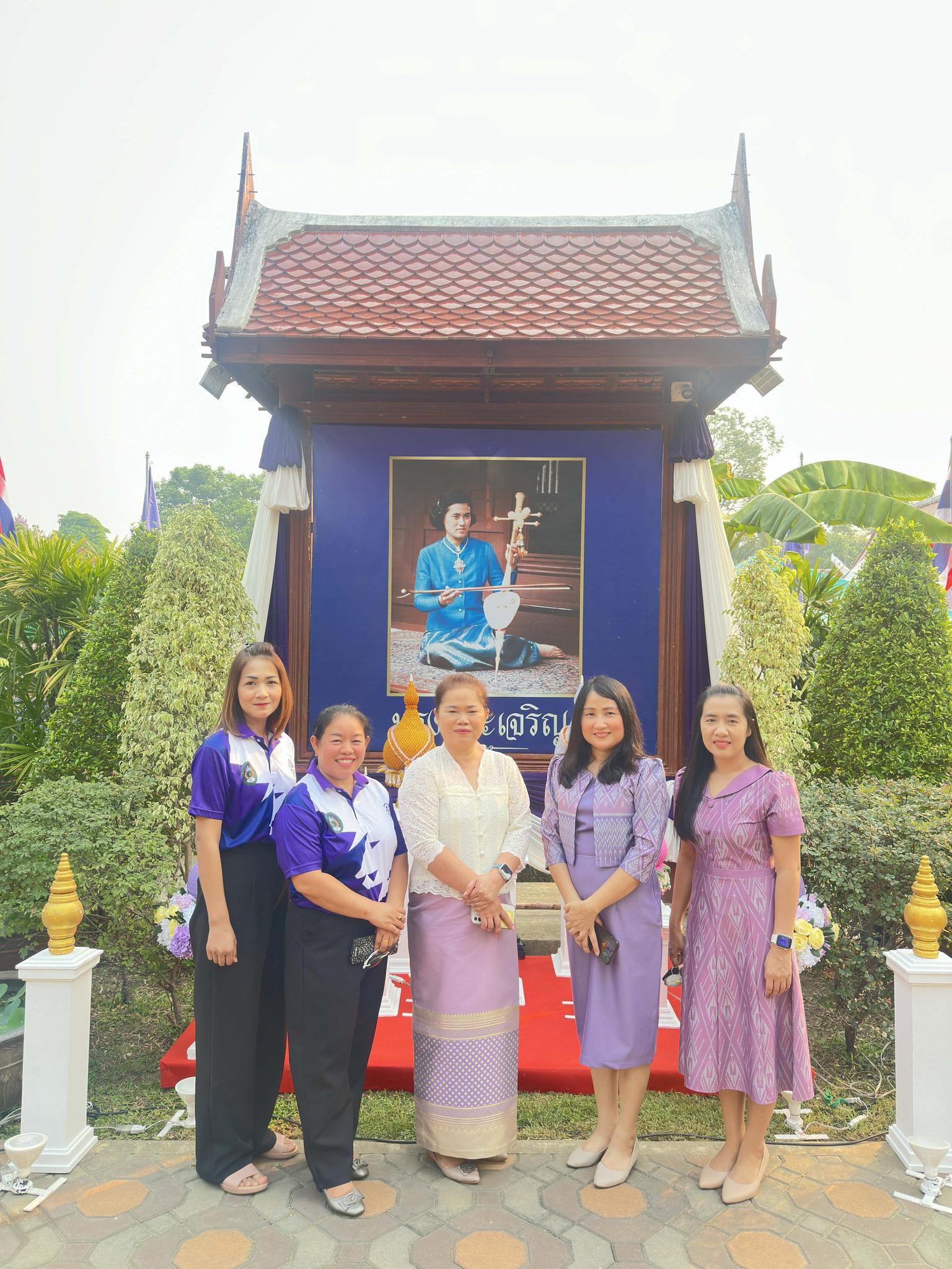 4. พิธีบำเพ็ญกุศลทำบุญตักบาตรเพื่อถวายเป็นพระราชกุศลและถวายพระพรชัยมงคลฯ