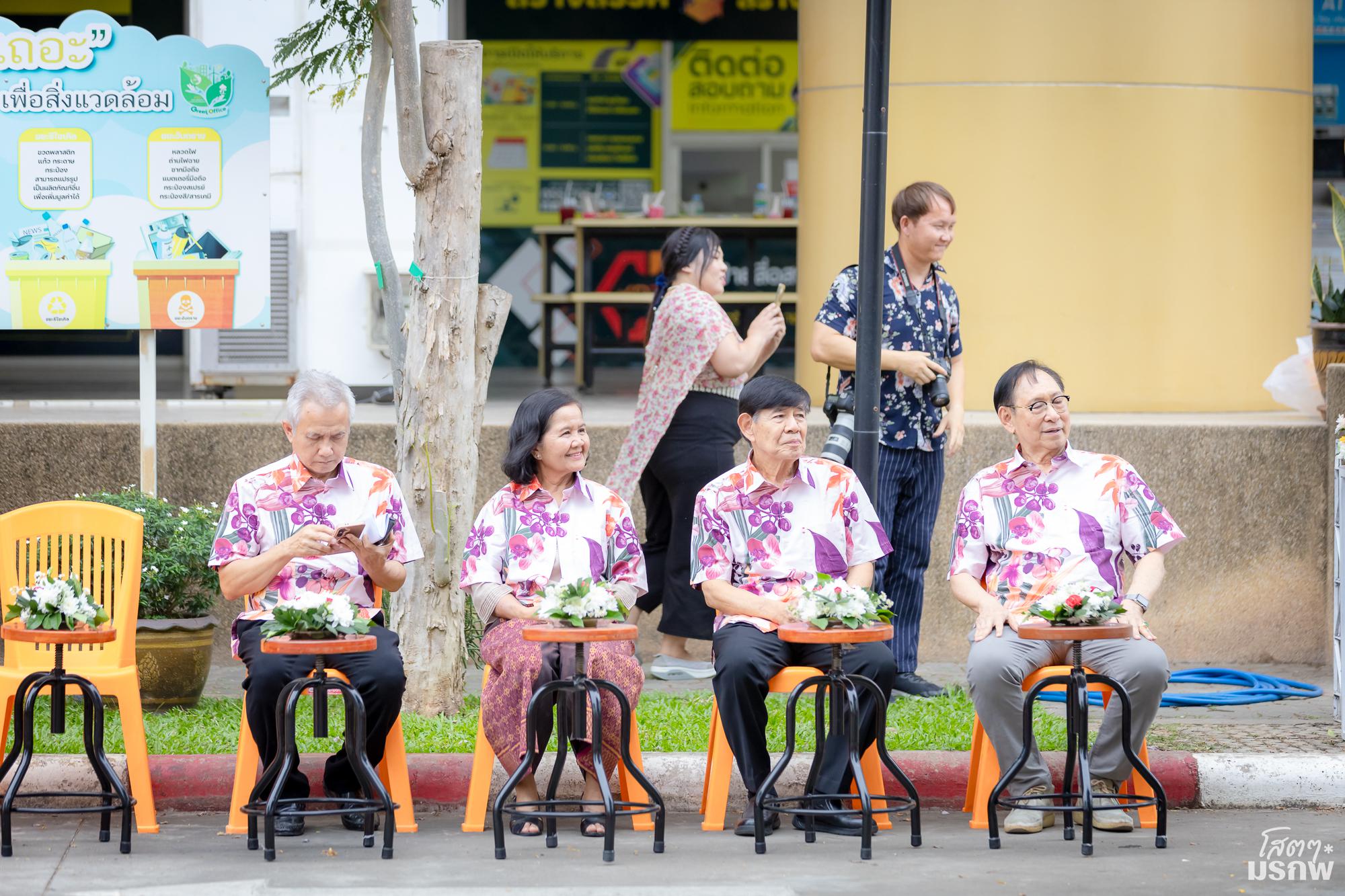 4. ร่วมสืบสานประเพณีสงกรานต์ KPRU สวมผ้าไทย ห่มสไบ ใส่ยีน สืบสานประเพณีสงกรานต์บ้านเรา ประจำปี 2569