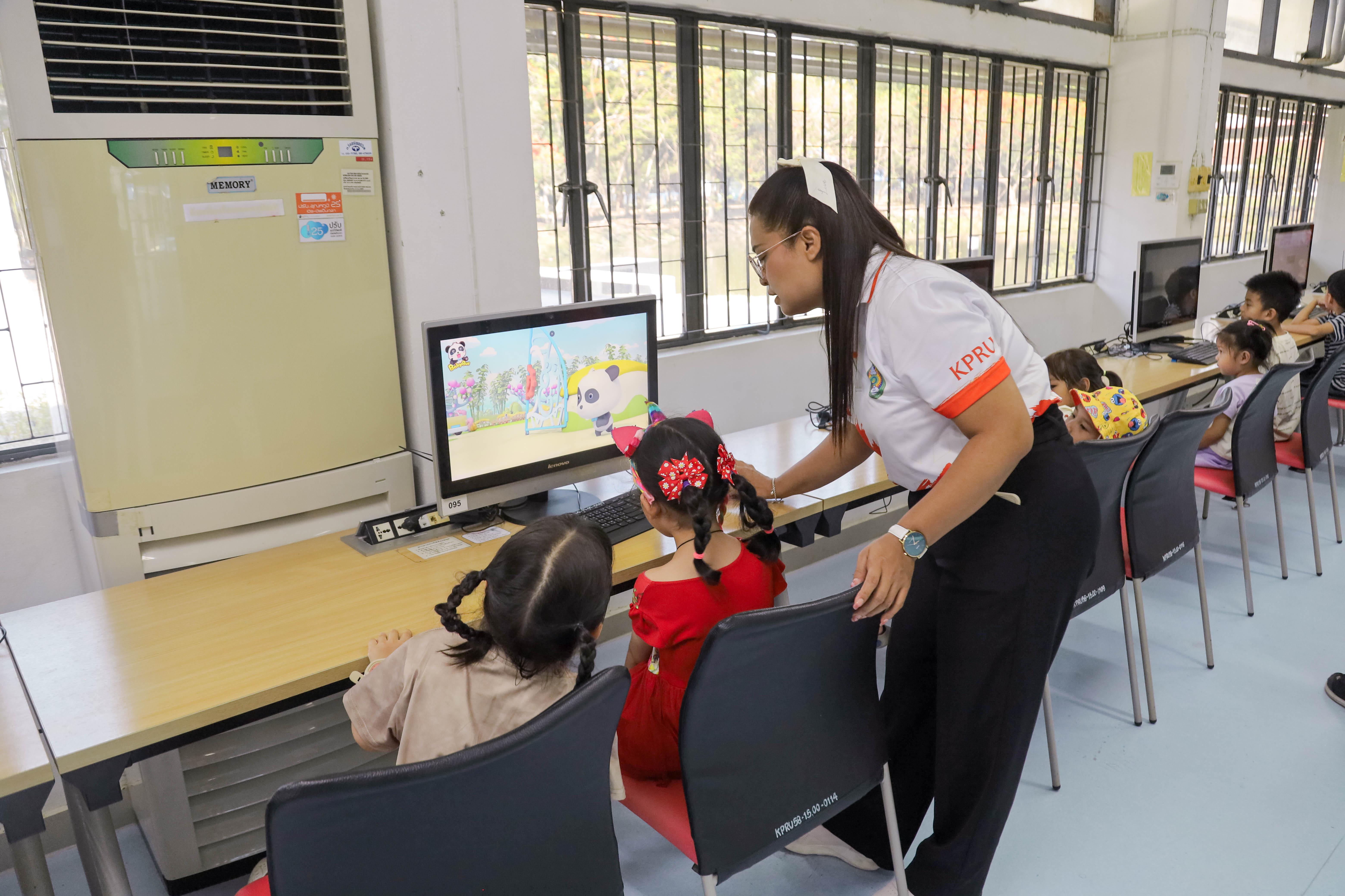 23. สำนักวิทยบริการและเทคโนโลยีสารสนเทศ ต้อนรับครู นักเรียน โรงเรียนอนุบาลราชภัฏกำแพงเพชร เข้าเยี่ยมชมและทำกิจกรรมภายในห้องสมุด KPRU