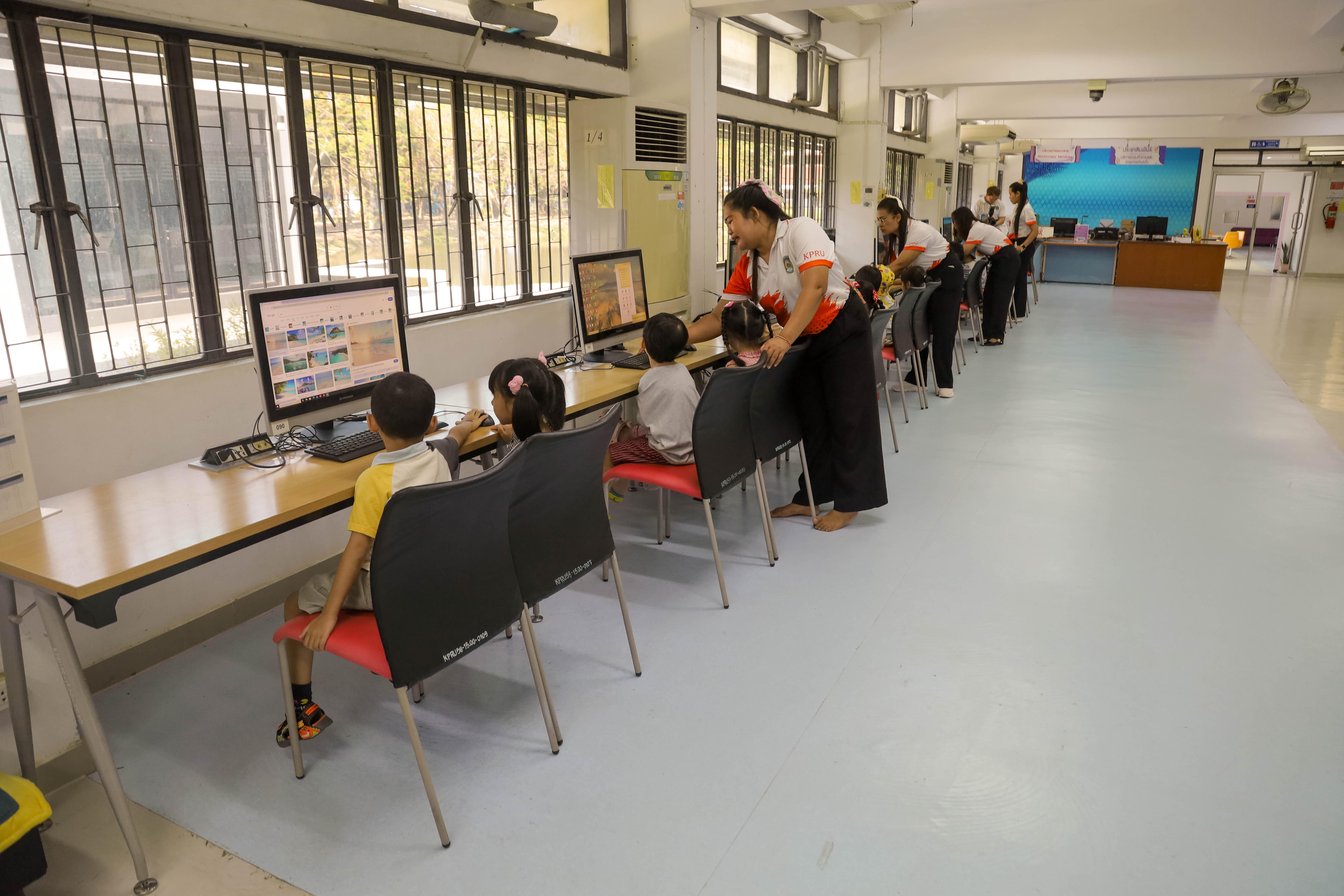 25. สำนักวิทยบริการและเทคโนโลยีสารสนเทศ ต้อนรับครู นักเรียน โรงเรียนอนุบาลราชภัฏกำแพงเพชร เข้าเยี่ยมชมและทำกิจกรรมภายในห้องสมุด KPRU