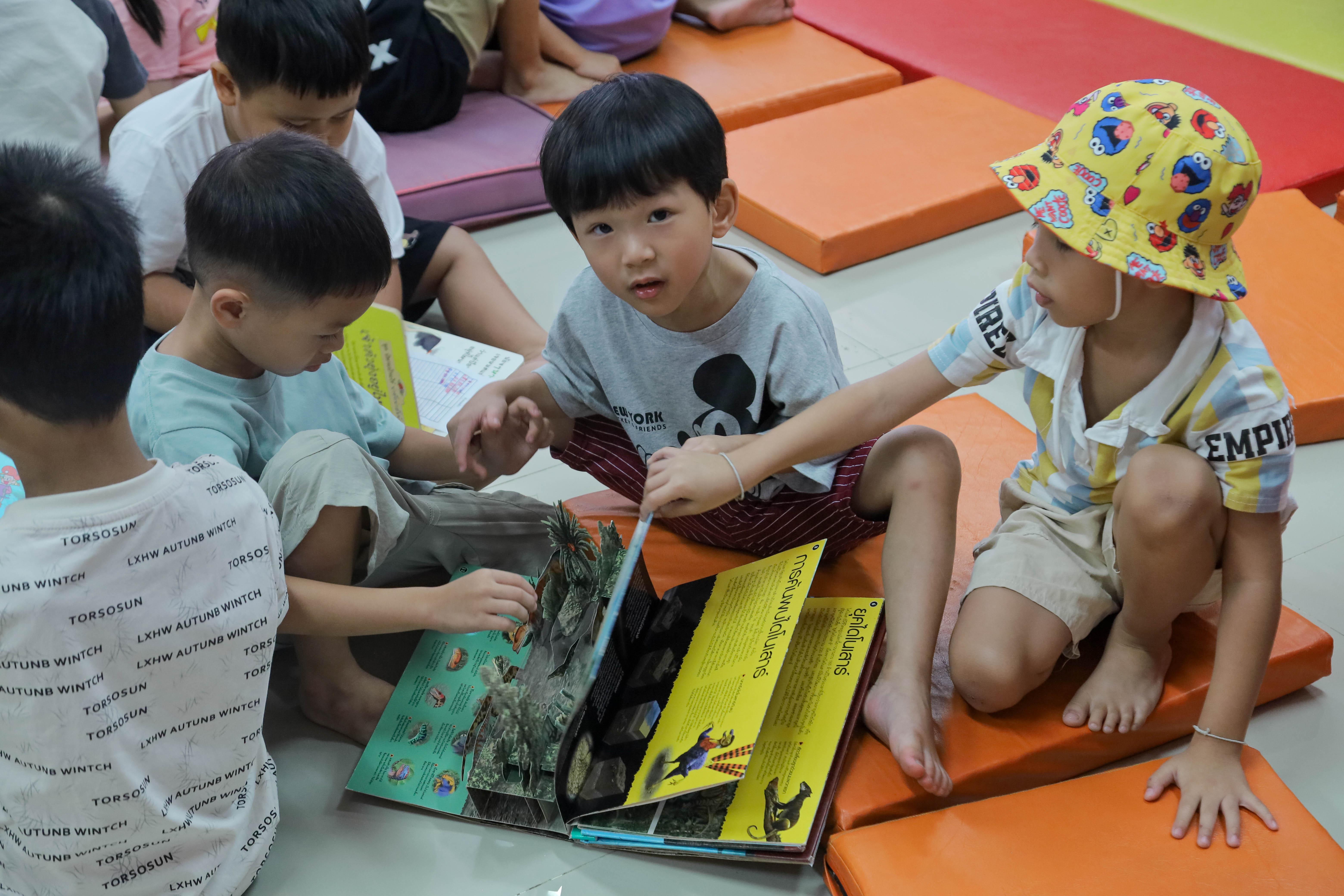37. สำนักวิทยบริการและเทคโนโลยีสารสนเทศ ต้อนรับครู นักเรียน โรงเรียนอนุบาลราชภัฏกำแพงเพชร เข้าเยี่ยมชมและทำกิจกรรมภายในห้องสมุด KPRU