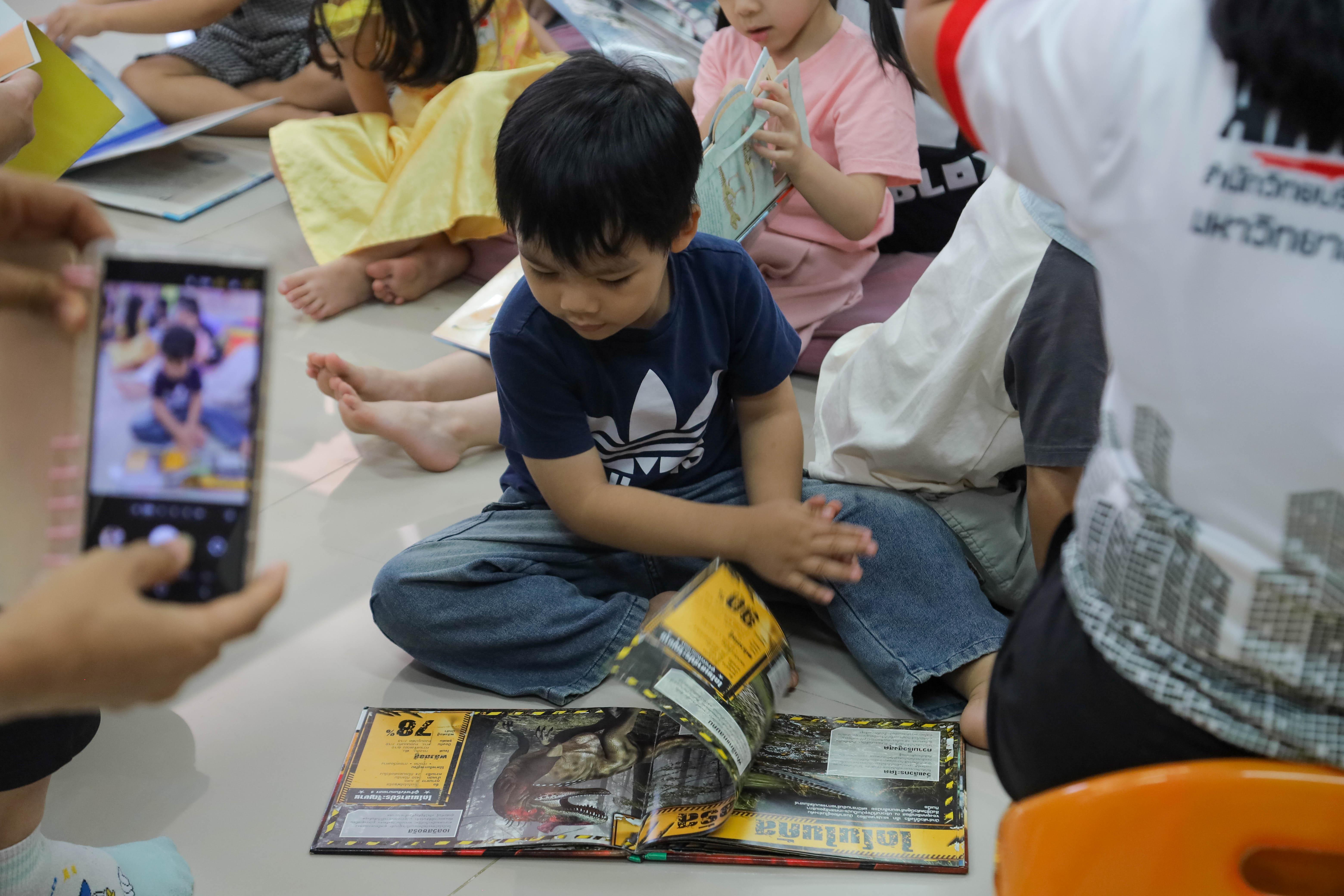 38. สำนักวิทยบริการและเทคโนโลยีสารสนเทศ ต้อนรับครู นักเรียน โรงเรียนอนุบาลราชภัฏกำแพงเพชร เข้าเยี่ยมชมและทำกิจกรรมภายในห้องสมุด KPRU