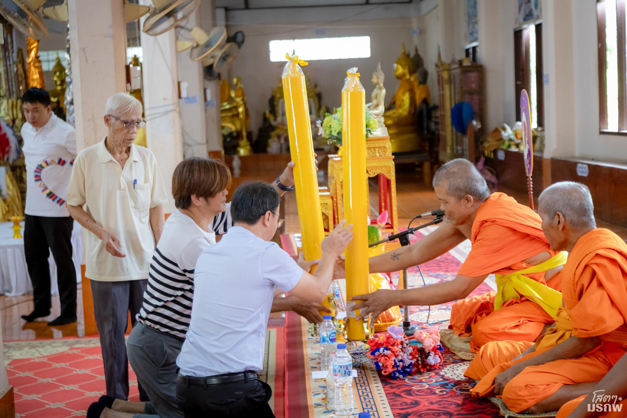 8. กิจกรรมถวายเทียนพรรษา ผ้าอาบน้ำน้ำฝน พร้อมถวายผ้าป่า เนื่องในวันอาสาฬหบูชา และเข้าพรรษา