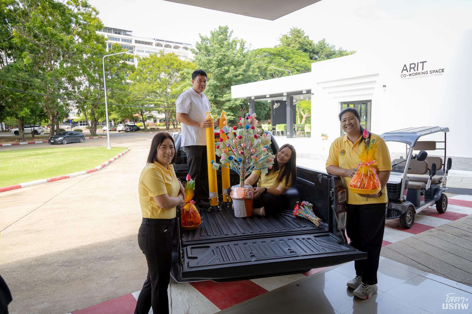 9. กิจกรรมถวายเทียนพรรษา ผ้าอาบน้ำน้ำฝน พร้อมถวายผ้าป่า เนื่องในวันอาสาฬหบูชา และเข้าพรรษา