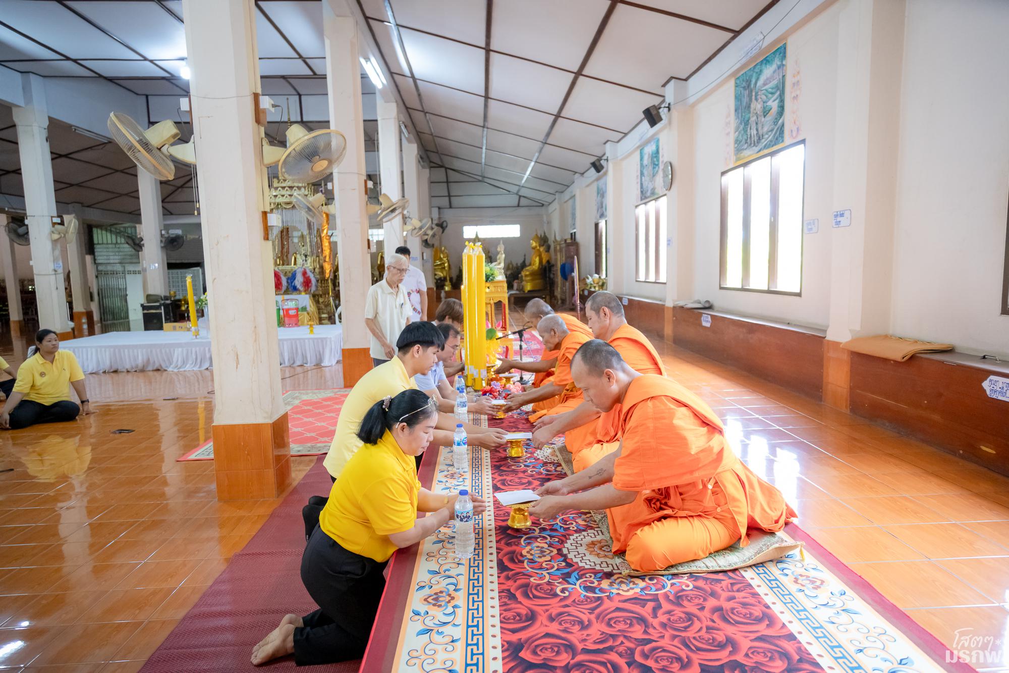 13. กิจกรรมถวายเทียนพรรษา ผ้าอาบน้ำน้ำฝน พร้อมถวายผ้าป่า เนื่องในวันอาสาฬหบูชา และเข้าพรรษา