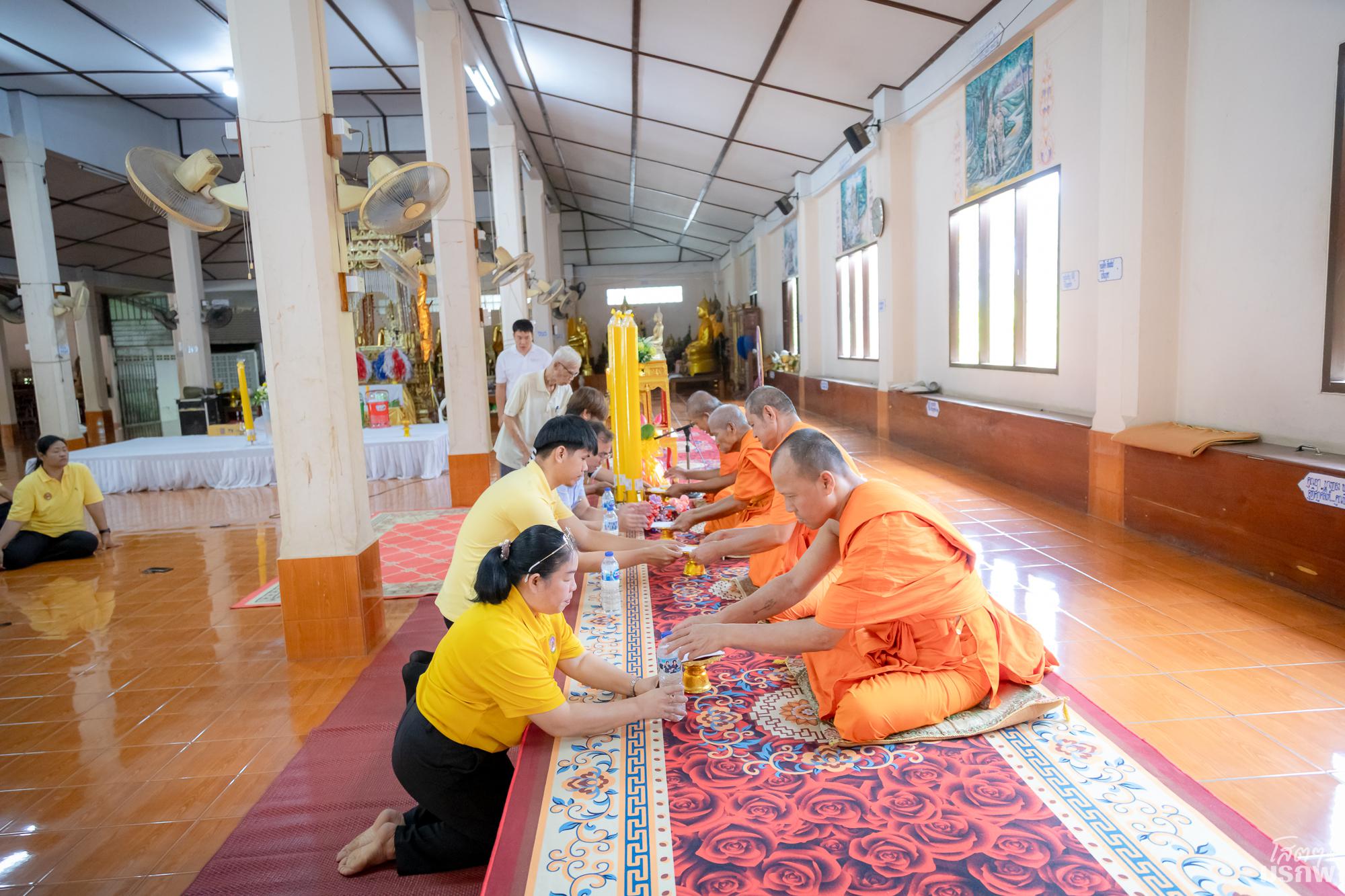 15. กิจกรรมถวายเทียนพรรษา ผ้าอาบน้ำน้ำฝน พร้อมถวายผ้าป่า เนื่องในวันอาสาฬหบูชา และเข้าพรรษา