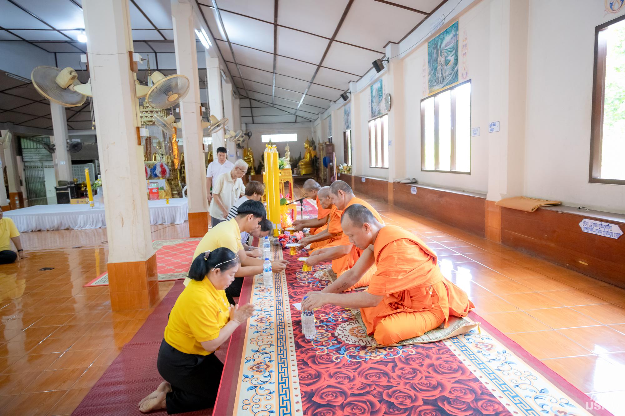 16. กิจกรรมถวายเทียนพรรษา ผ้าอาบน้ำน้ำฝน พร้อมถวายผ้าป่า เนื่องในวันอาสาฬหบูชา และเข้าพรรษา