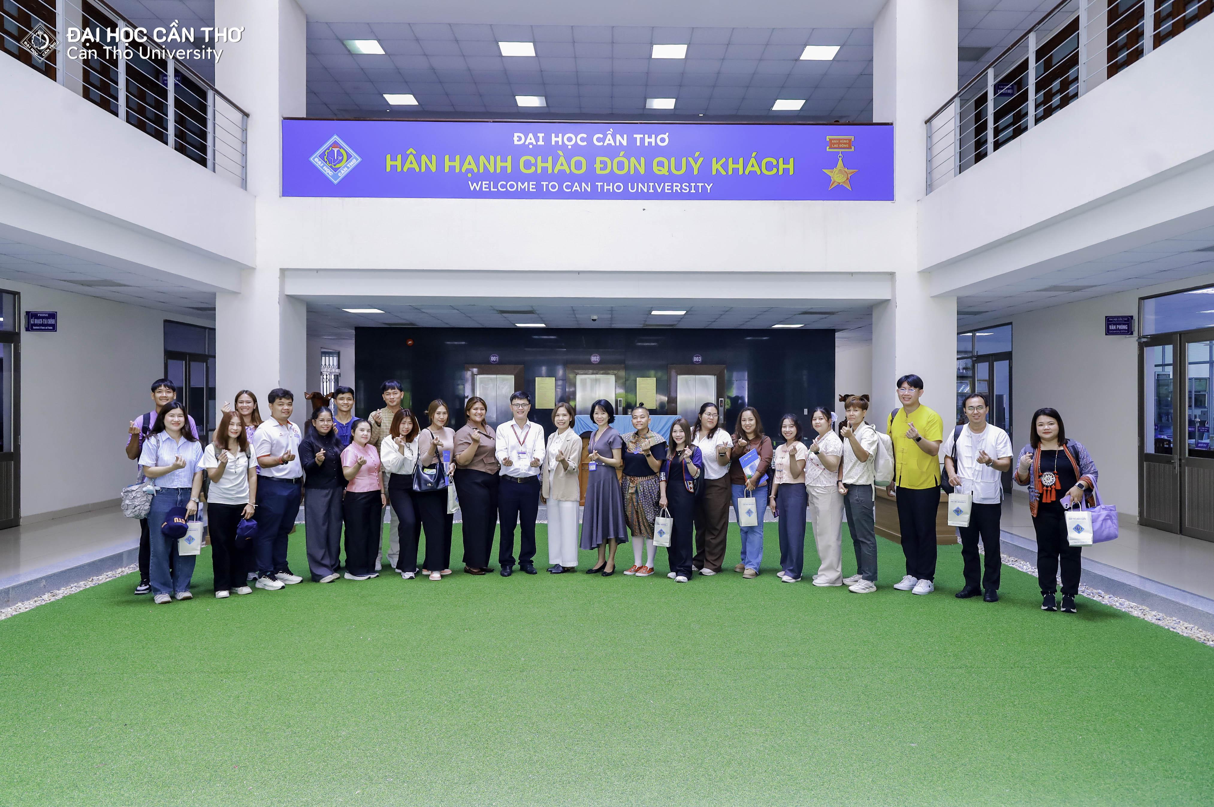 14. English Brush Up & SDGs Research Matching รุ่นที่ 3 ณ มหาวิทยาลัยเขิ่น เทอ (Can Tho University) ประเทศสาธารณรัฐสังคมนิยมเวียดนาม