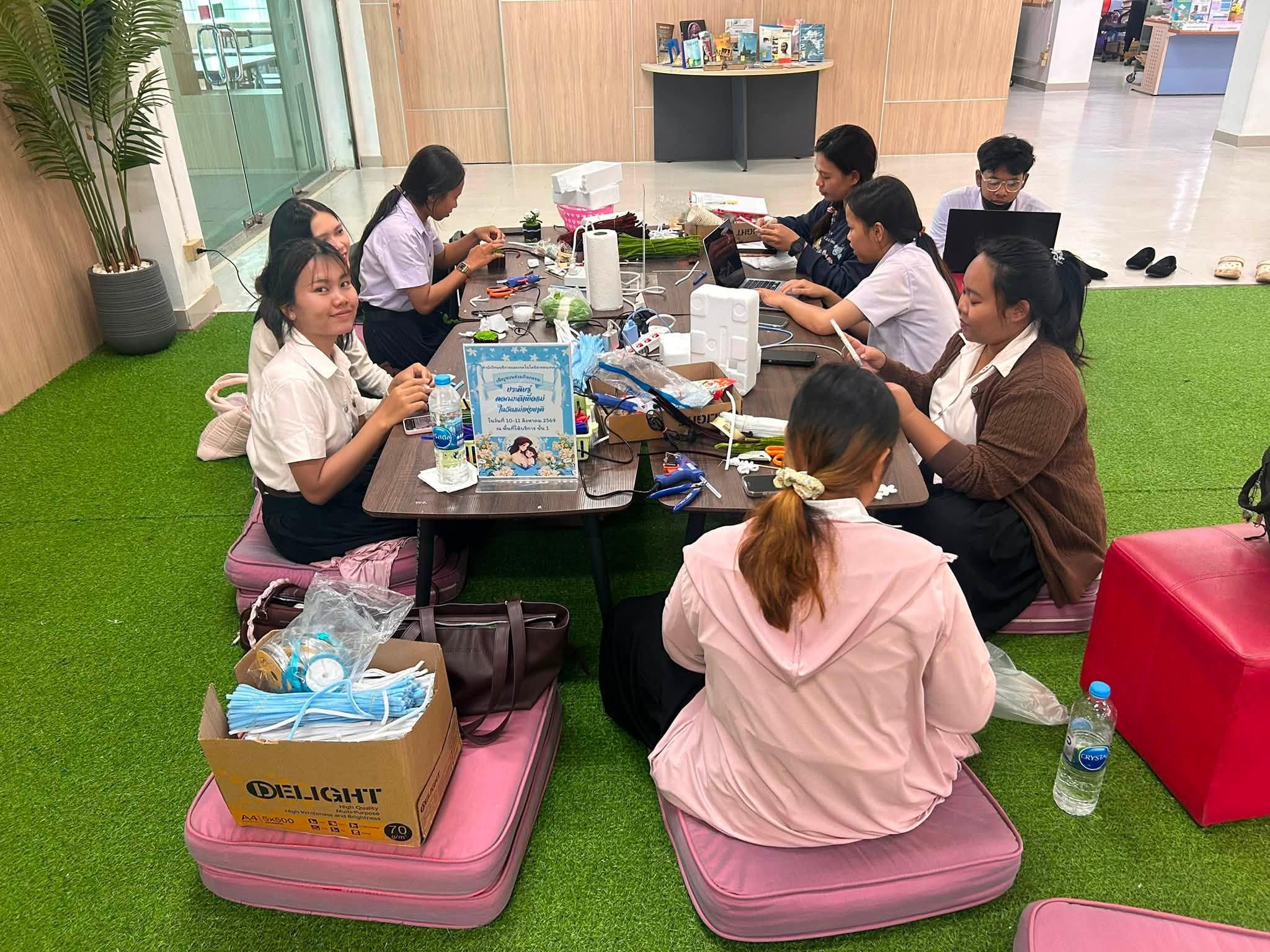 4. ภาพกิจกรรมประดิษฐ์ดอกมะลิเพื่อแม่ ระหว่างวันที่ 10-11 สิงหาคม 2569