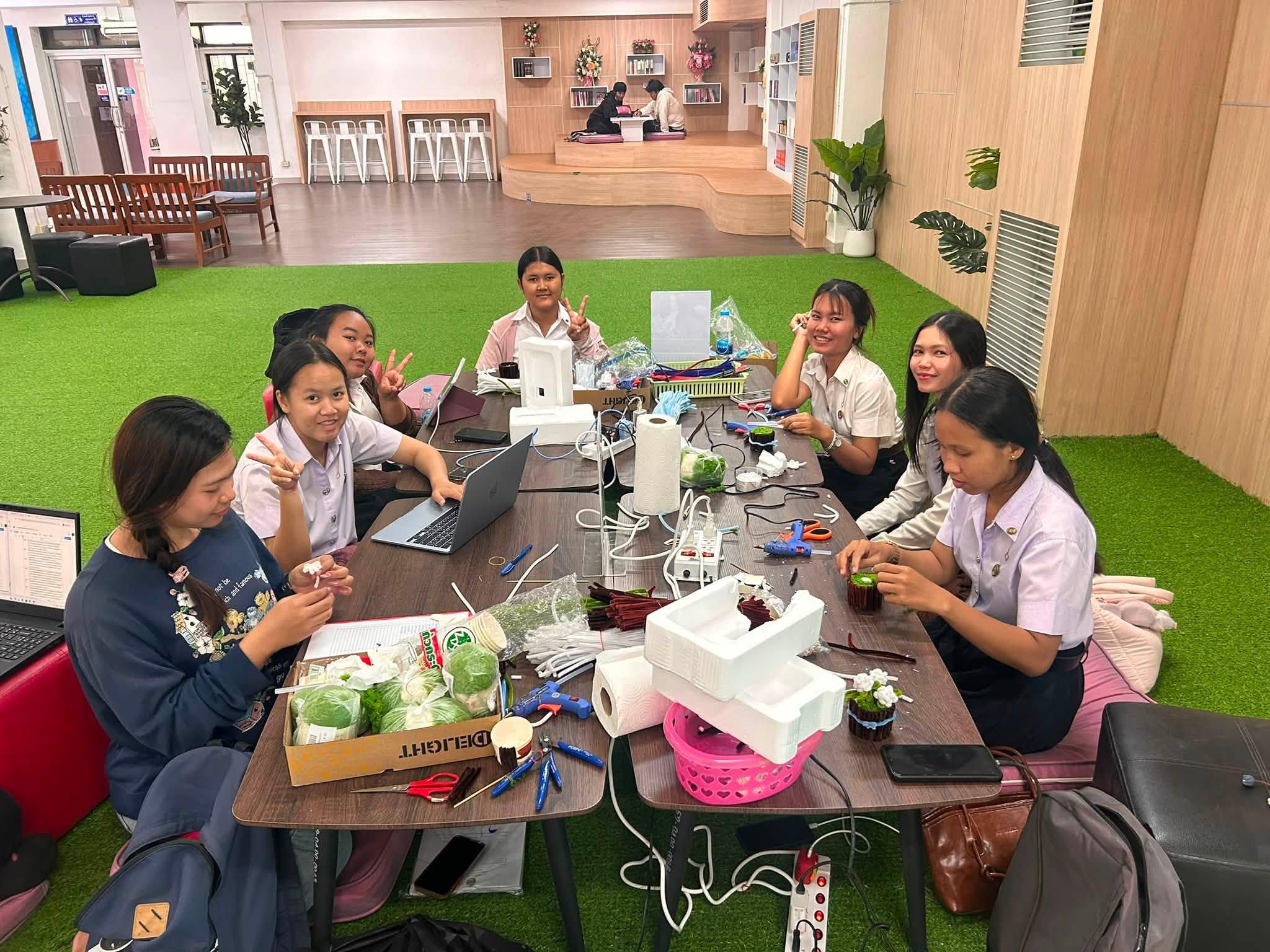 16. ภาพกิจกรรมประดิษฐ์ดอกมะลิเพื่อแม่ ระหว่างวันที่ 10-11 สิงหาคม 2569