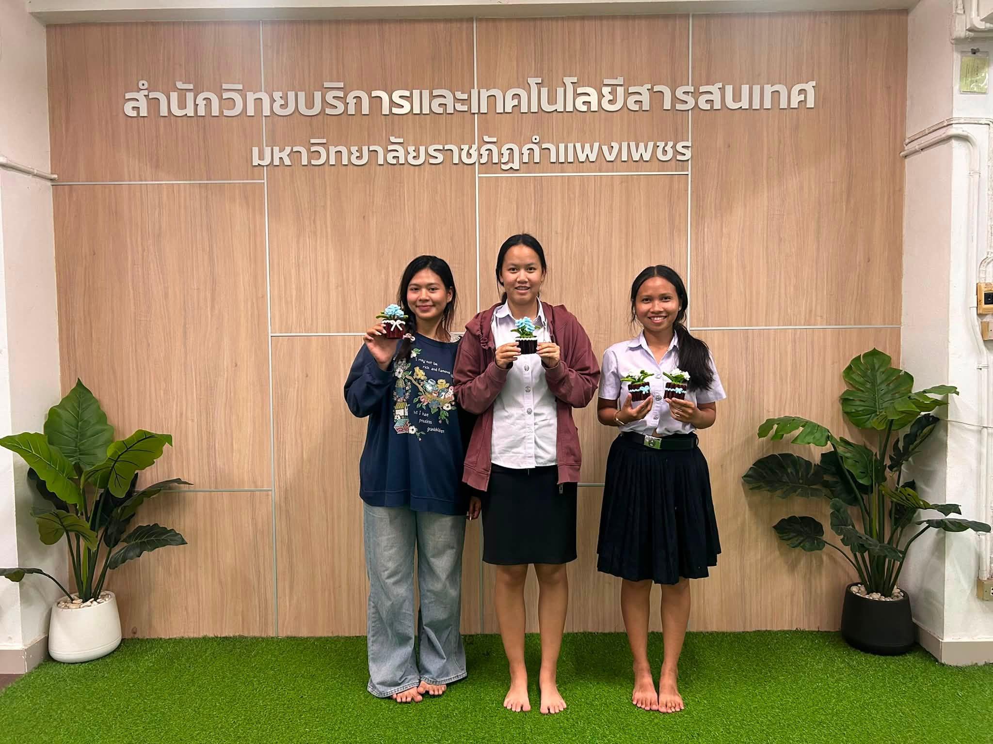 18. ภาพกิจกรรมประดิษฐ์ดอกมะลิเพื่อแม่ ระหว่างวันที่ 10-11 สิงหาคม 2569