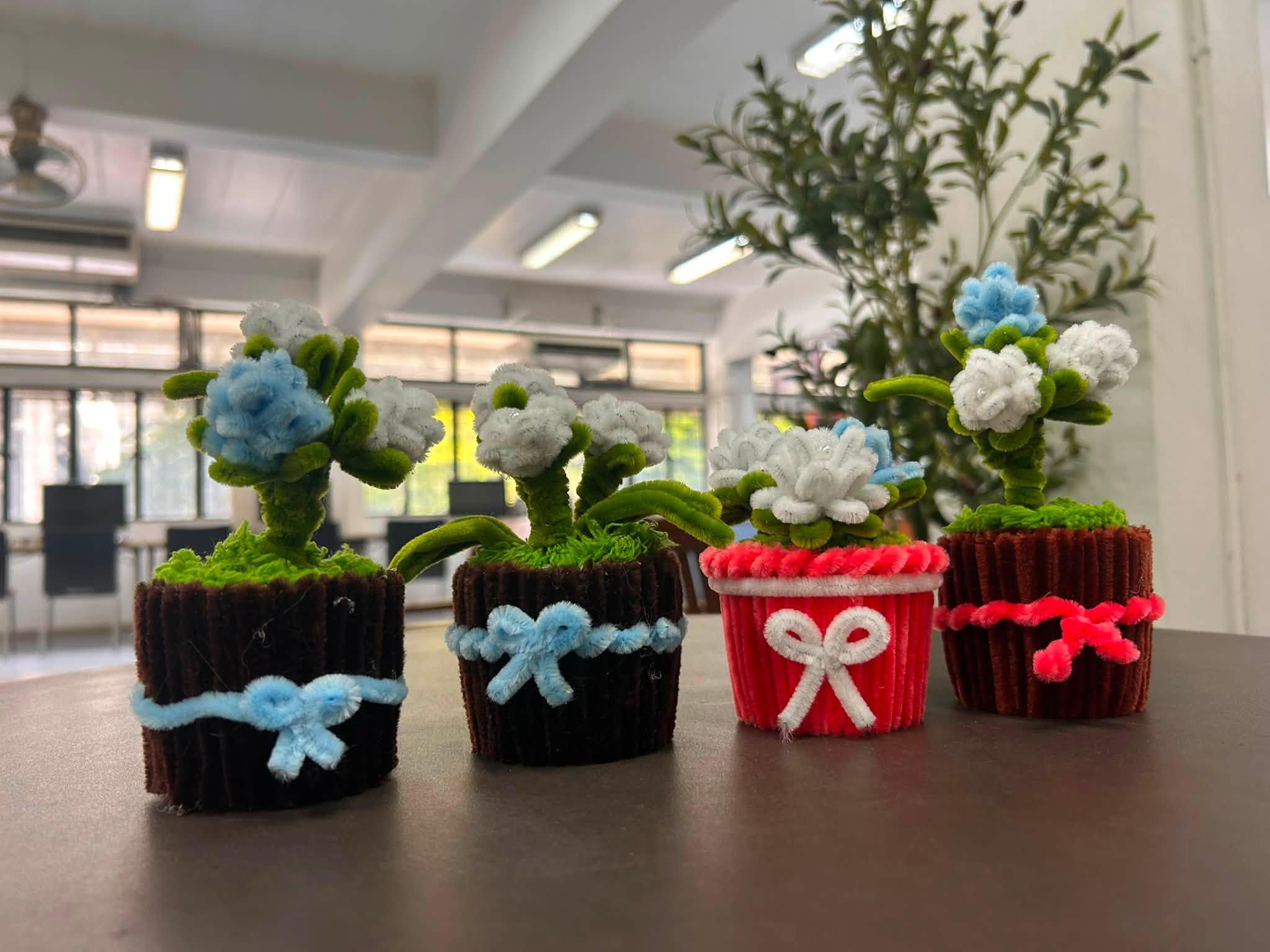 2. ภาพกิจกรรมประดิษฐ์ดอกมะลิเพื่อแม่ ระหว่างวันที่ 10-11 สิงหาคม 2569