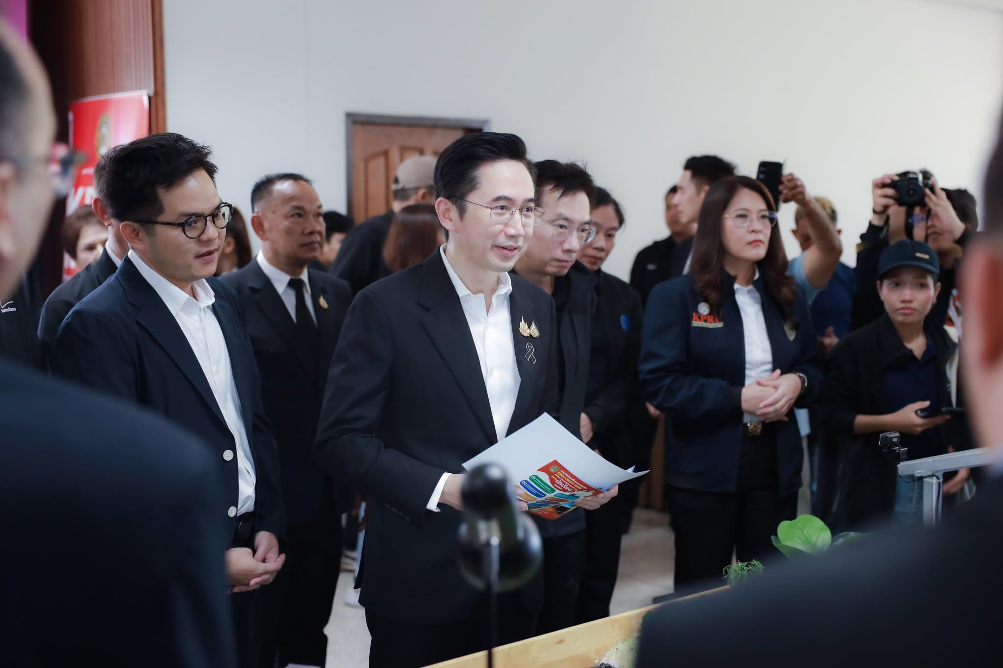 8. ศ.ดร.ยศชนัน วงศ์สวัสดิ์ รองนายกรัฐมนตรี และรัฐมนตรีว่าการกระทรวงการอุดมศึกษา วิทยาศาสตร์ วิจัยและนวัตกรรม (อว.) ลงพื้นที่ปฏิบัติราชการ ณ มหาวิทยาลัยราชภัฏกำแพงเพชร