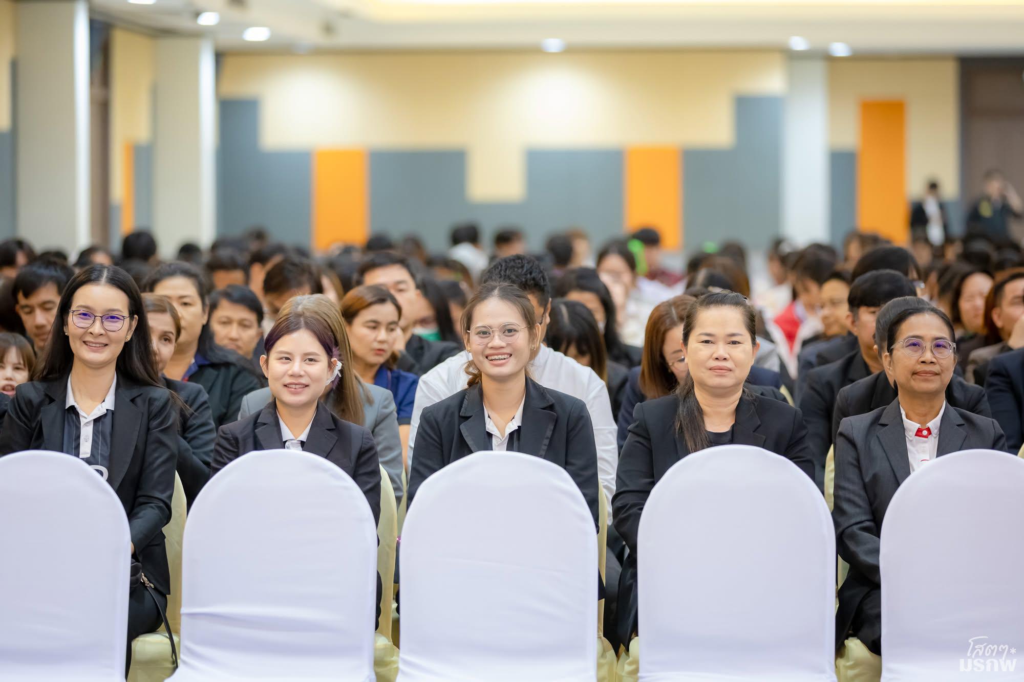 14. ศ.ดร.ยศชนัน วงศ์สวัสดิ์ รองนายกรัฐมนตรี และรัฐมนตรีว่าการกระทรวงการอุดมศึกษา วิทยาศาสตร์ วิจัยและนวัตกรรม (อว.) ลงพื้นที่ปฏิบัติราชการ ณ มหาวิทยาลัยราชภัฏกำแพงเพชร