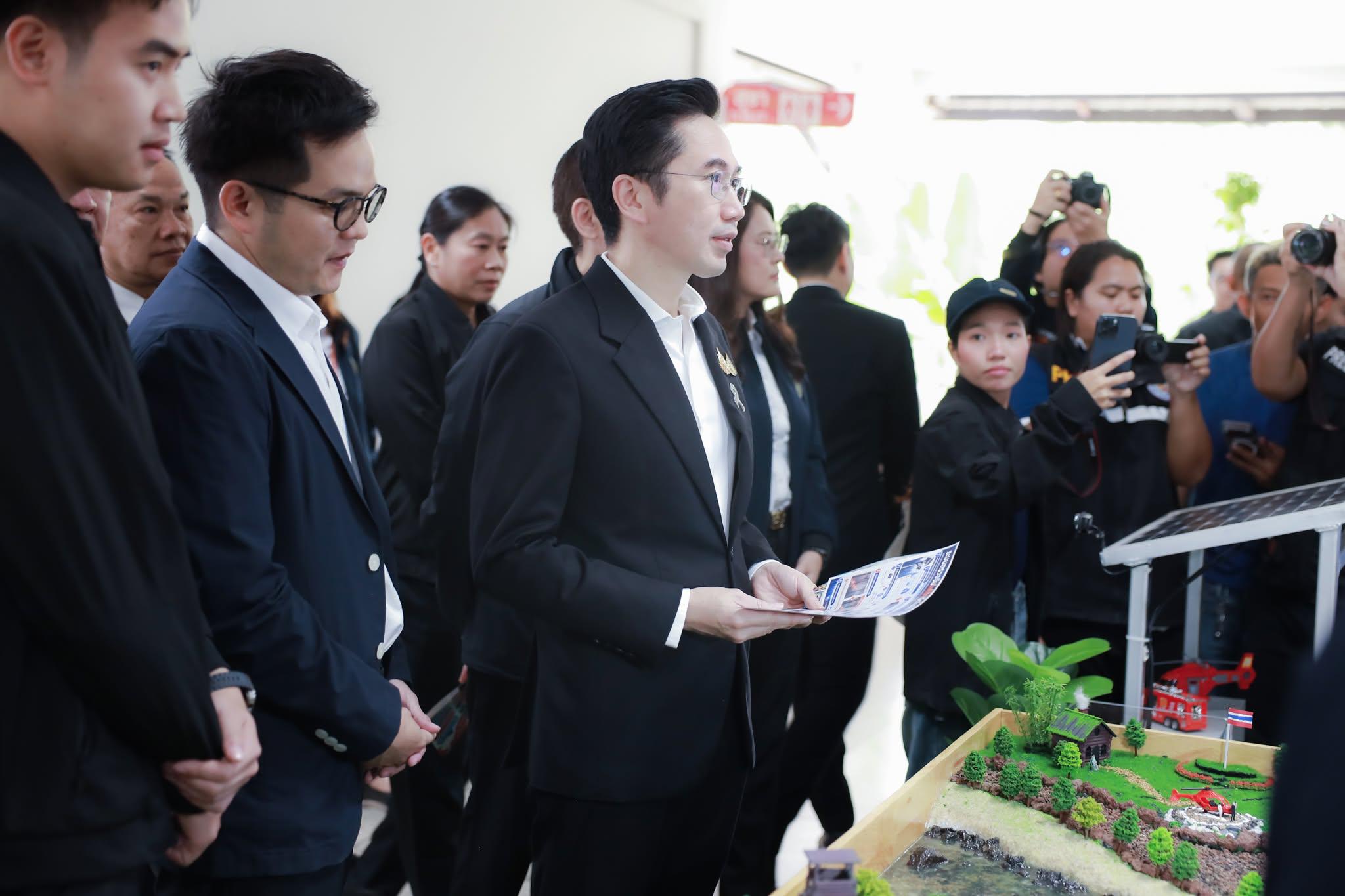 17. ศ.ดร.ยศชนัน วงศ์สวัสดิ์ รองนายกรัฐมนตรี และรัฐมนตรีว่าการกระทรวงการอุดมศึกษา วิทยาศาสตร์ วิจัยและนวัตกรรม (อว.) ลงพื้นที่ปฏิบัติราชการ ณ มหาวิทยาลัยราชภัฏกำแพงเพชร