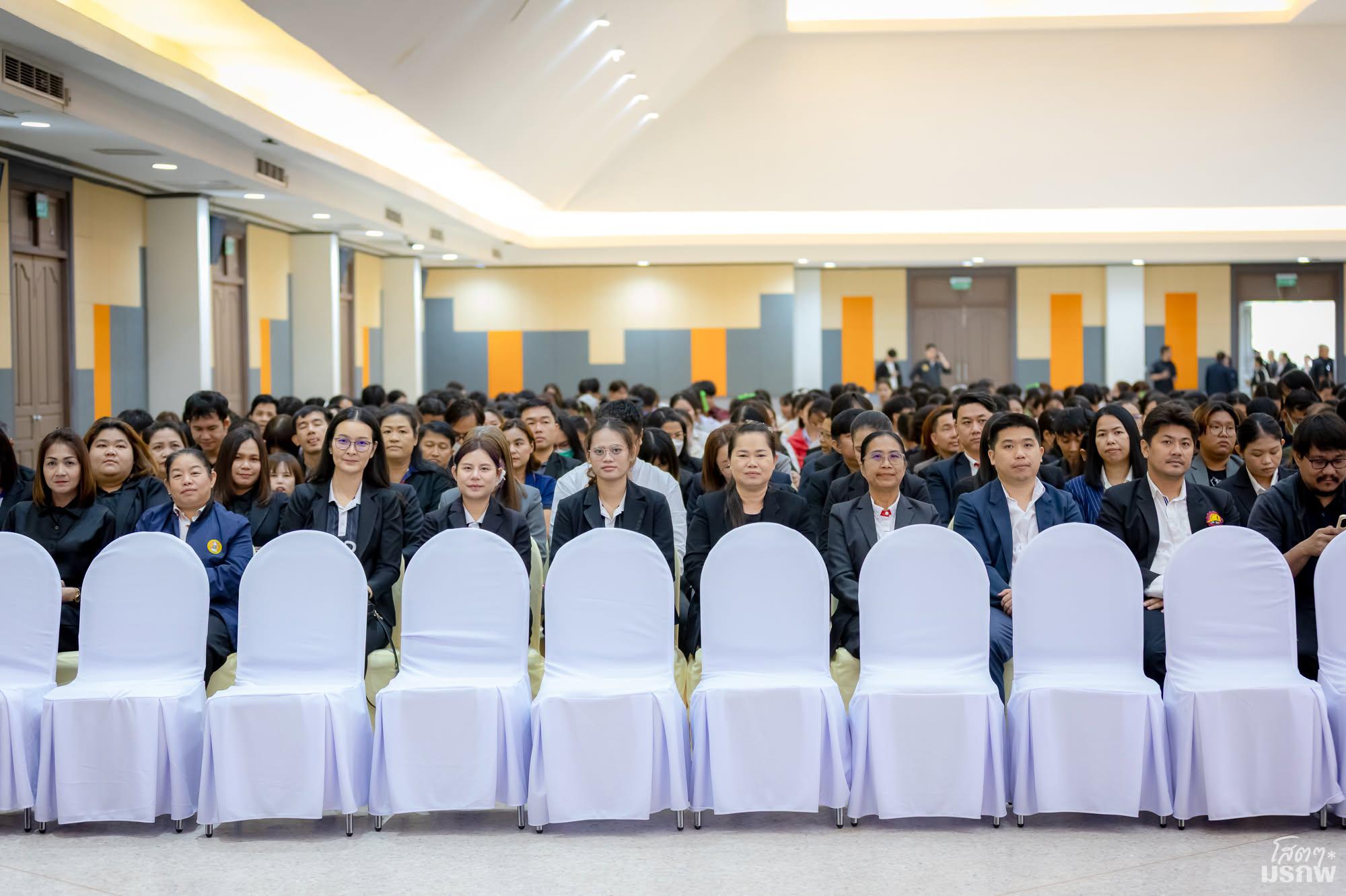 24. ศ.ดร.ยศชนัน วงศ์สวัสดิ์ รองนายกรัฐมนตรี และรัฐมนตรีว่าการกระทรวงการอุดมศึกษา วิทยาศาสตร์ วิจัยและนวัตกรรม (อว.) ลงพื้นที่ปฏิบัติราชการ ณ มหาวิทยาลัยราชภัฏกำแพงเพชร