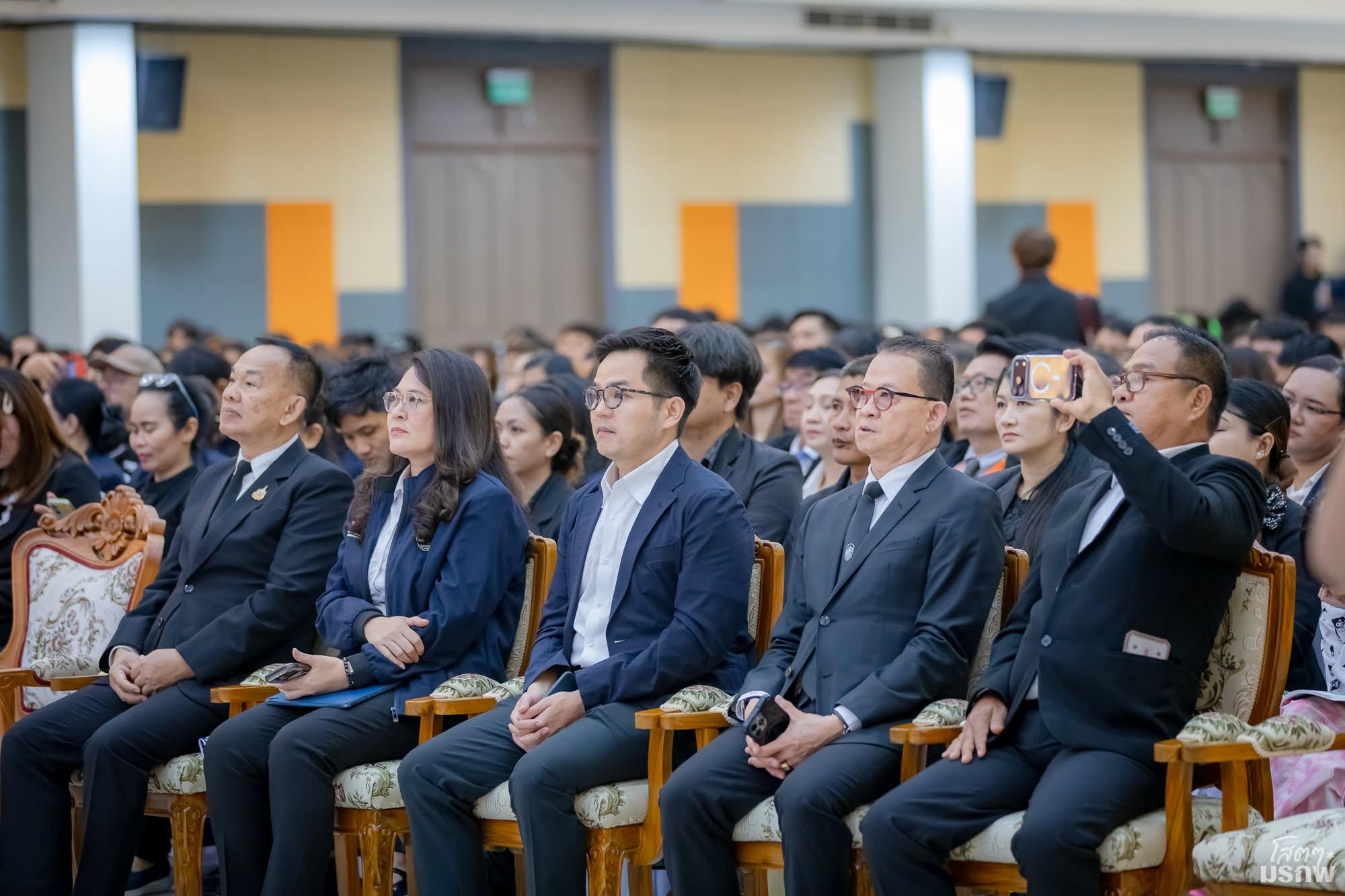 32. ศ.ดร.ยศชนัน วงศ์สวัสดิ์ รองนายกรัฐมนตรี และรัฐมนตรีว่าการกระทรวงการอุดมศึกษา วิทยาศาสตร์ วิจัยและนวัตกรรม (อว.) ลงพื้นที่ปฏิบัติราชการ ณ มหาวิทยาลัยราชภัฏกำแพงเพชร