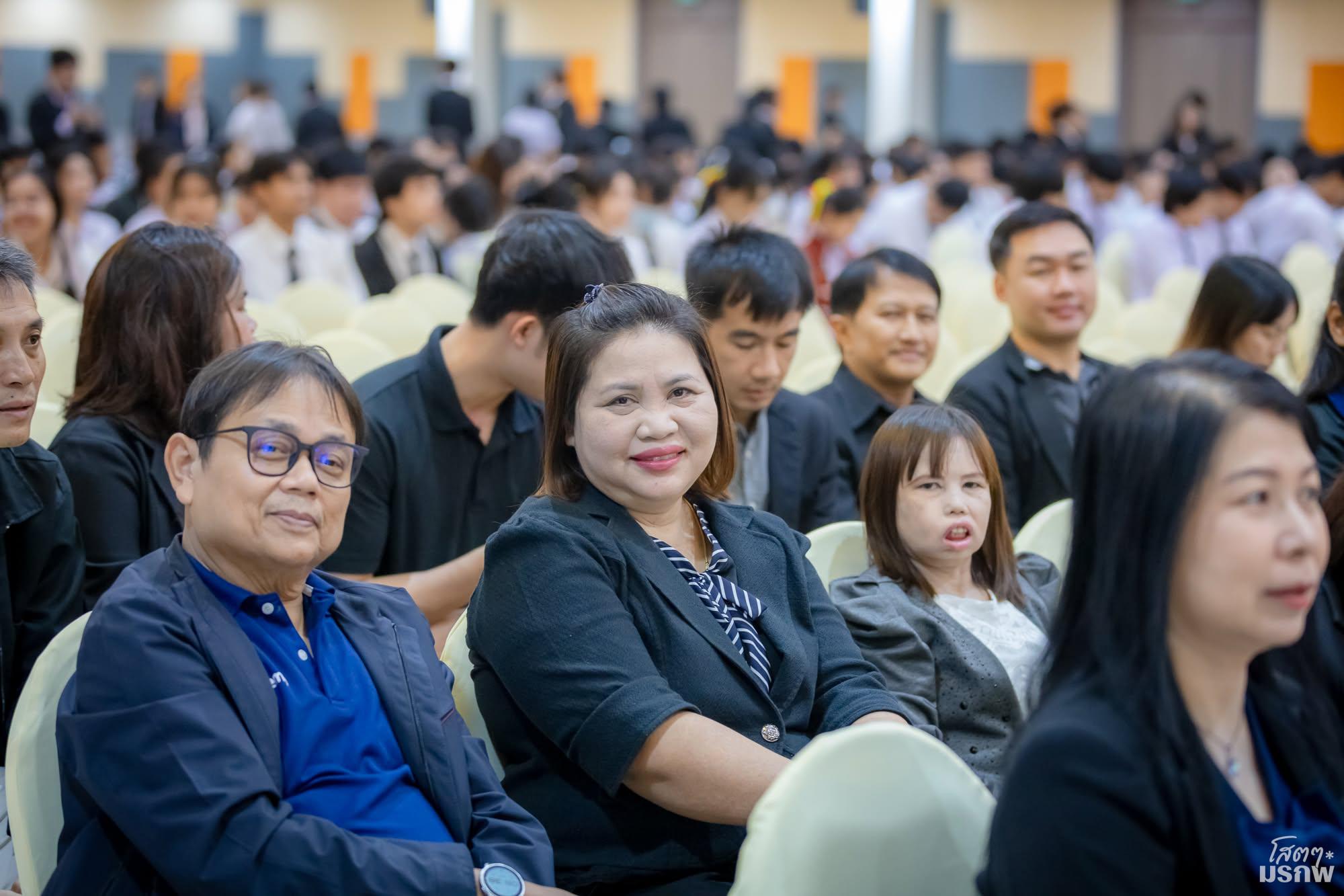 37. ศ.ดร.ยศชนัน วงศ์สวัสดิ์ รองนายกรัฐมนตรี และรัฐมนตรีว่าการกระทรวงการอุดมศึกษา วิทยาศาสตร์ วิจัยและนวัตกรรม (อว.) ลงพื้นที่ปฏิบัติราชการ ณ มหาวิทยาลัยราชภัฏกำแพงเพชร
