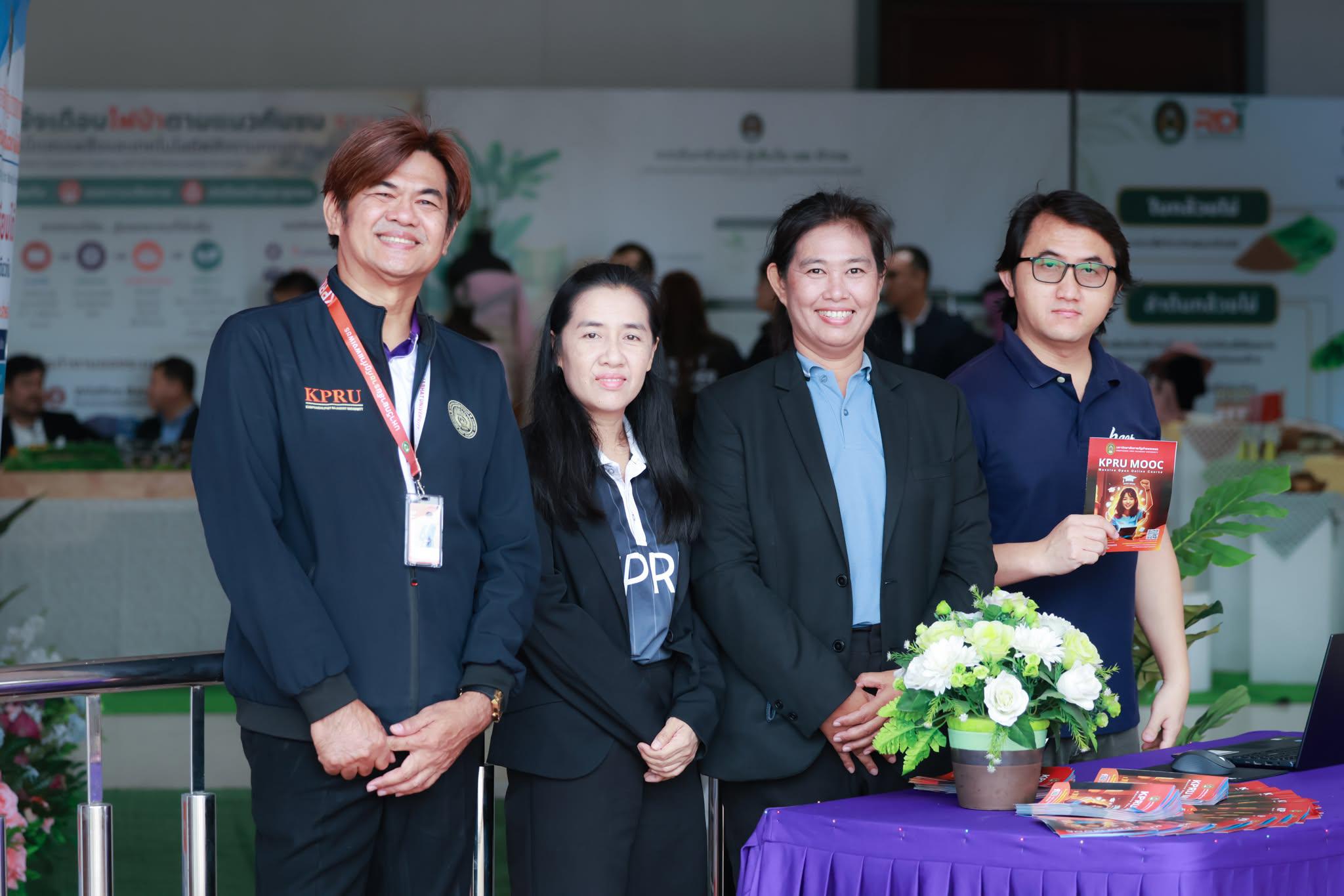 39. ศ.ดร.ยศชนัน วงศ์สวัสดิ์ รองนายกรัฐมนตรี และรัฐมนตรีว่าการกระทรวงการอุดมศึกษา วิทยาศาสตร์ วิจัยและนวัตกรรม (อว.) ลงพื้นที่ปฏิบัติราชการ ณ มหาวิทยาลัยราชภัฏกำแพงเพชร