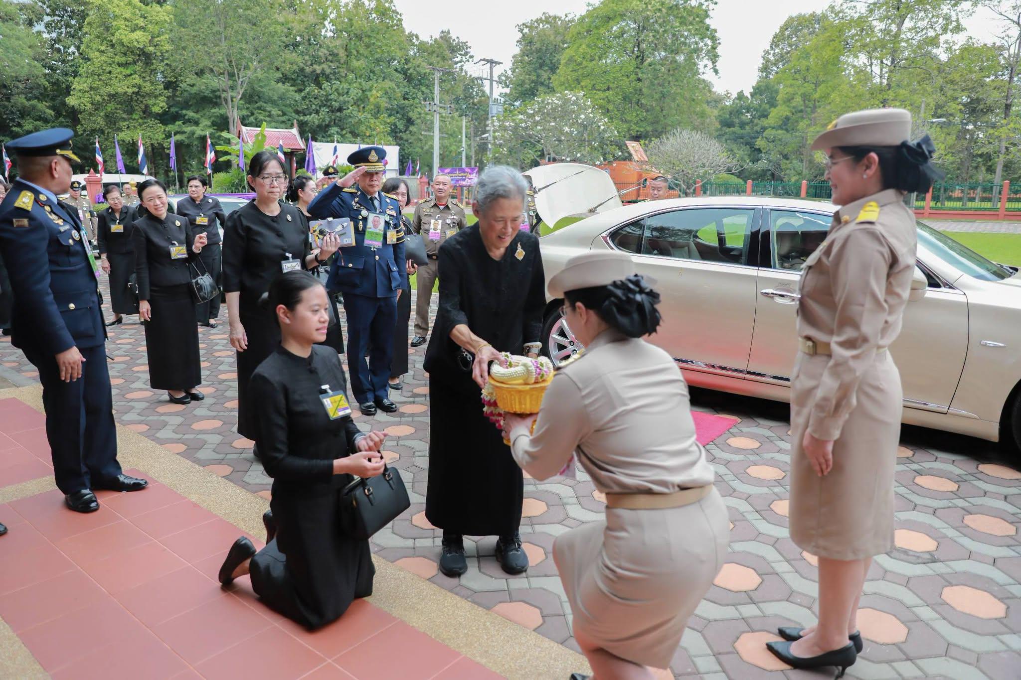 8. สมเด็จพระกนิษฐาธิราชเจ้า กรมสมเด็จพระเทพรัตนราชสุดาฯ สยามบรมราชกุมารี อุปนายิกาผู้อำนวยการสภากาชาดไทย เสด็จพระราชดำเนินไปทรงเป็นประธานในพิธีถวายผ้าพระกฐินสภากาชาดไทย ประจำปี พ.ศ. 2569