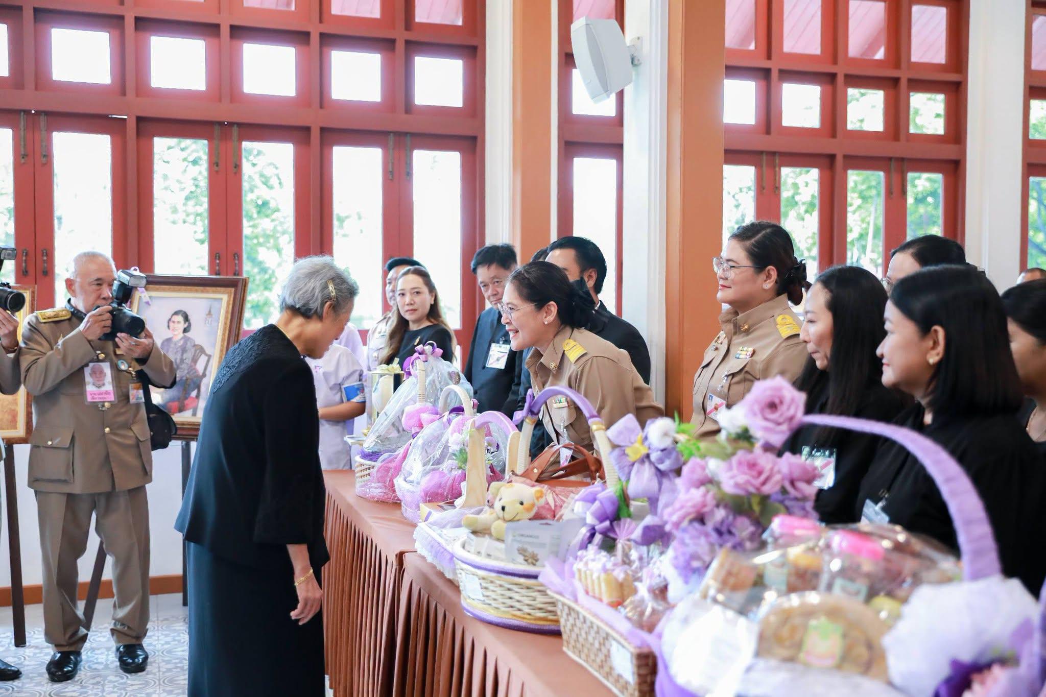 15. สมเด็จพระกนิษฐาธิราชเจ้า กรมสมเด็จพระเทพรัตนราชสุดาฯ สยามบรมราชกุมารี อุปนายิกาผู้อำนวยการสภากาชาดไทย เสด็จพระราชดำเนินไปทรงเป็นประธานในพิธีถวายผ้าพระกฐินสภากาชาดไทย ประจำปี พ.ศ. 2569