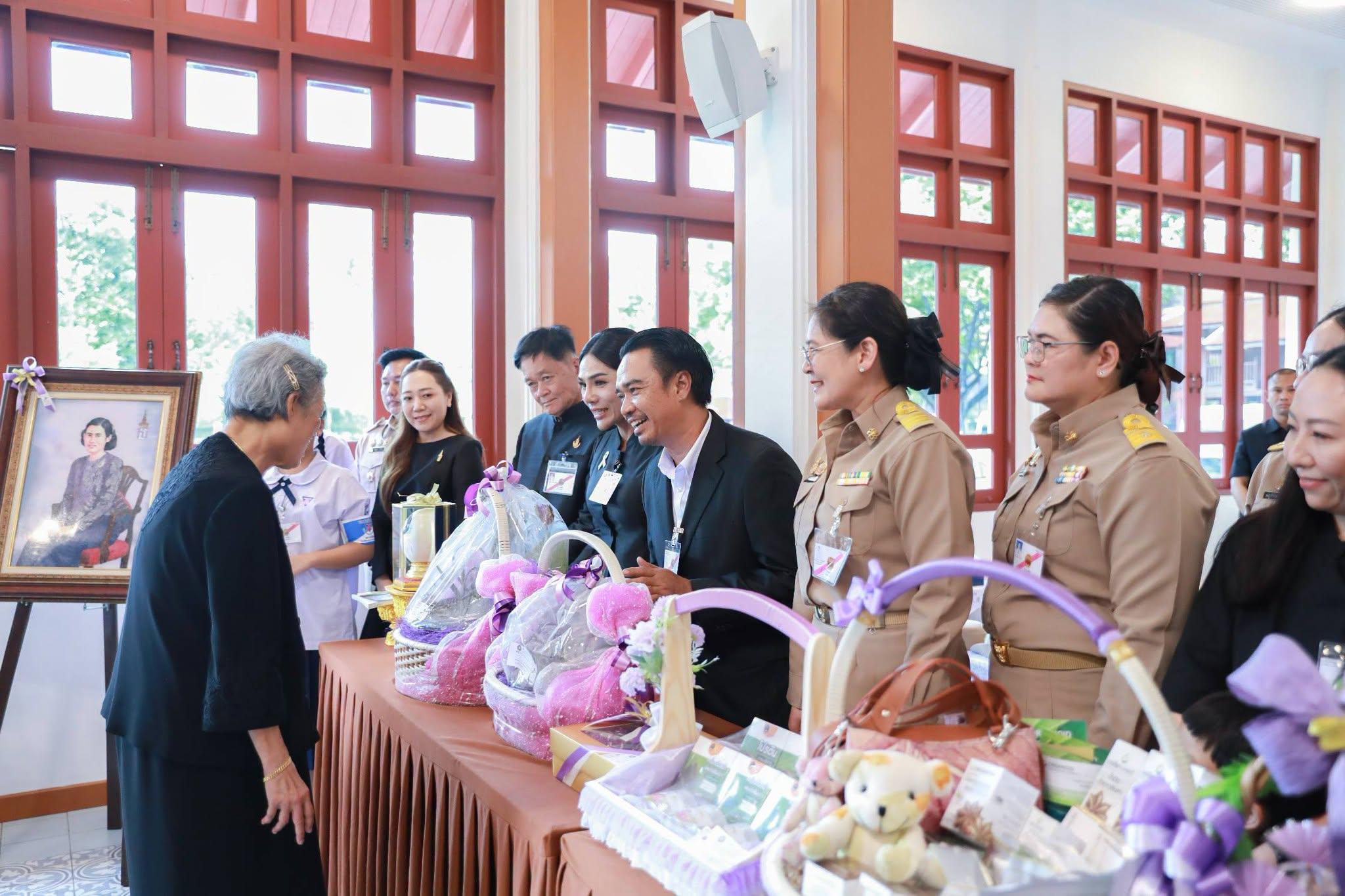 18. สมเด็จพระกนิษฐาธิราชเจ้า กรมสมเด็จพระเทพรัตนราชสุดาฯ สยามบรมราชกุมารี อุปนายิกาผู้อำนวยการสภากาชาดไทย เสด็จพระราชดำเนินไปทรงเป็นประธานในพิธีถวายผ้าพระกฐินสภากาชาดไทย ประจำปี พ.ศ. 2569