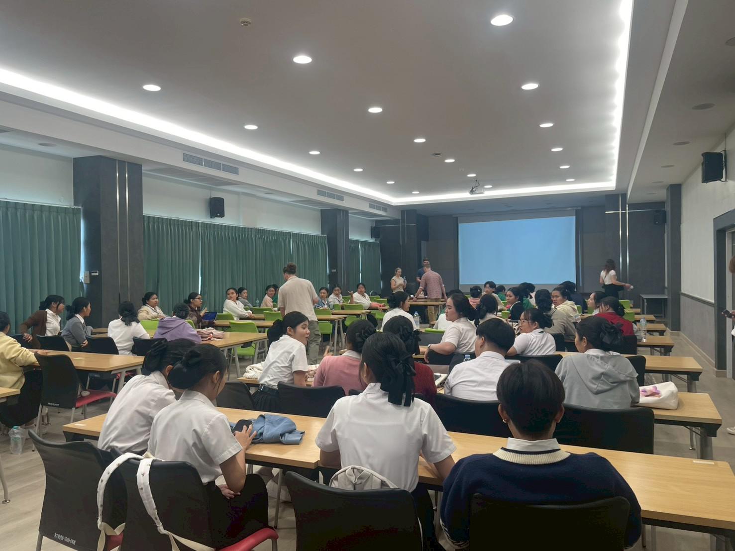 3. English for Nurses: พัฒนาทักษะภาษาอังกฤษเพื่อการสื่อสารทางการพยาบาลอย่างมืออาชีพ