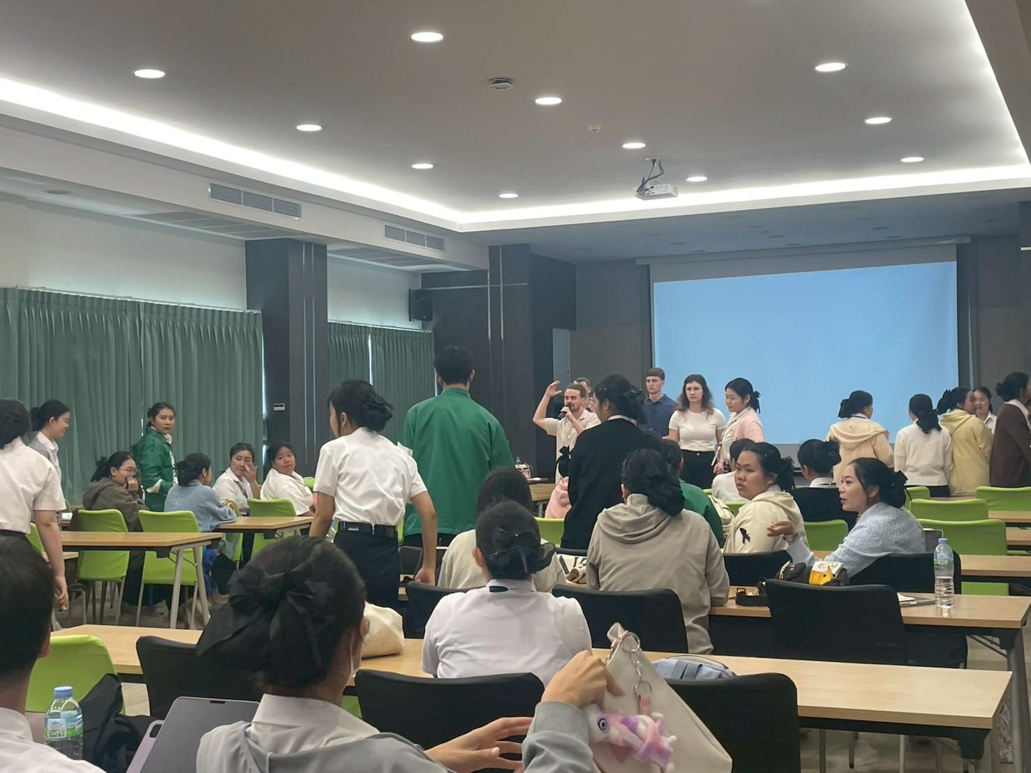 5. English for Nurses: พัฒนาทักษะภาษาอังกฤษเพื่อการสื่อสารทางการพยาบาลอย่างมืออาชีพ